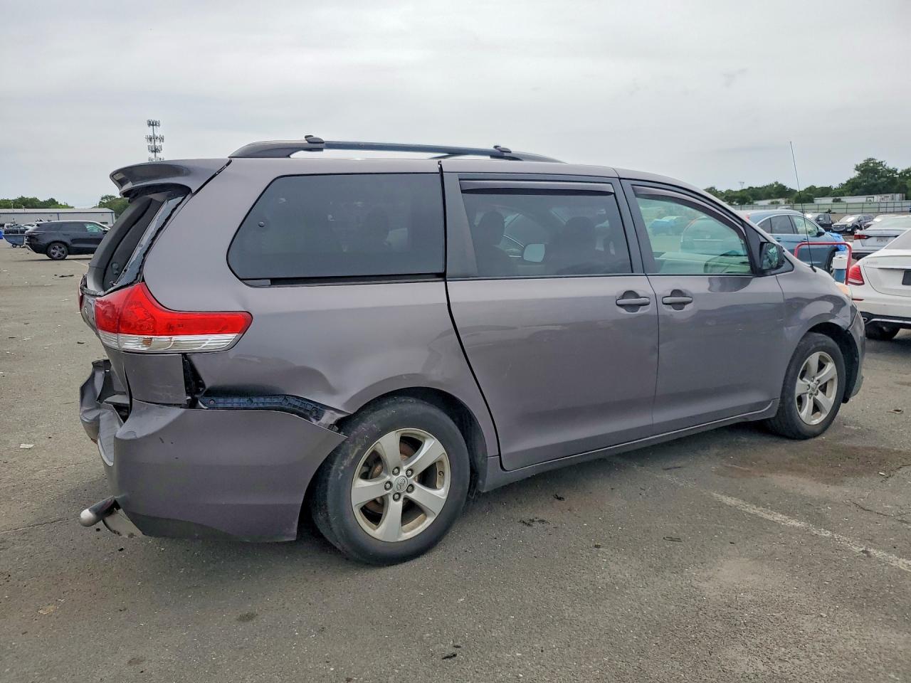 2014 Toyota Sienna Le Gray vin: 5TDKK3DC8ES515308