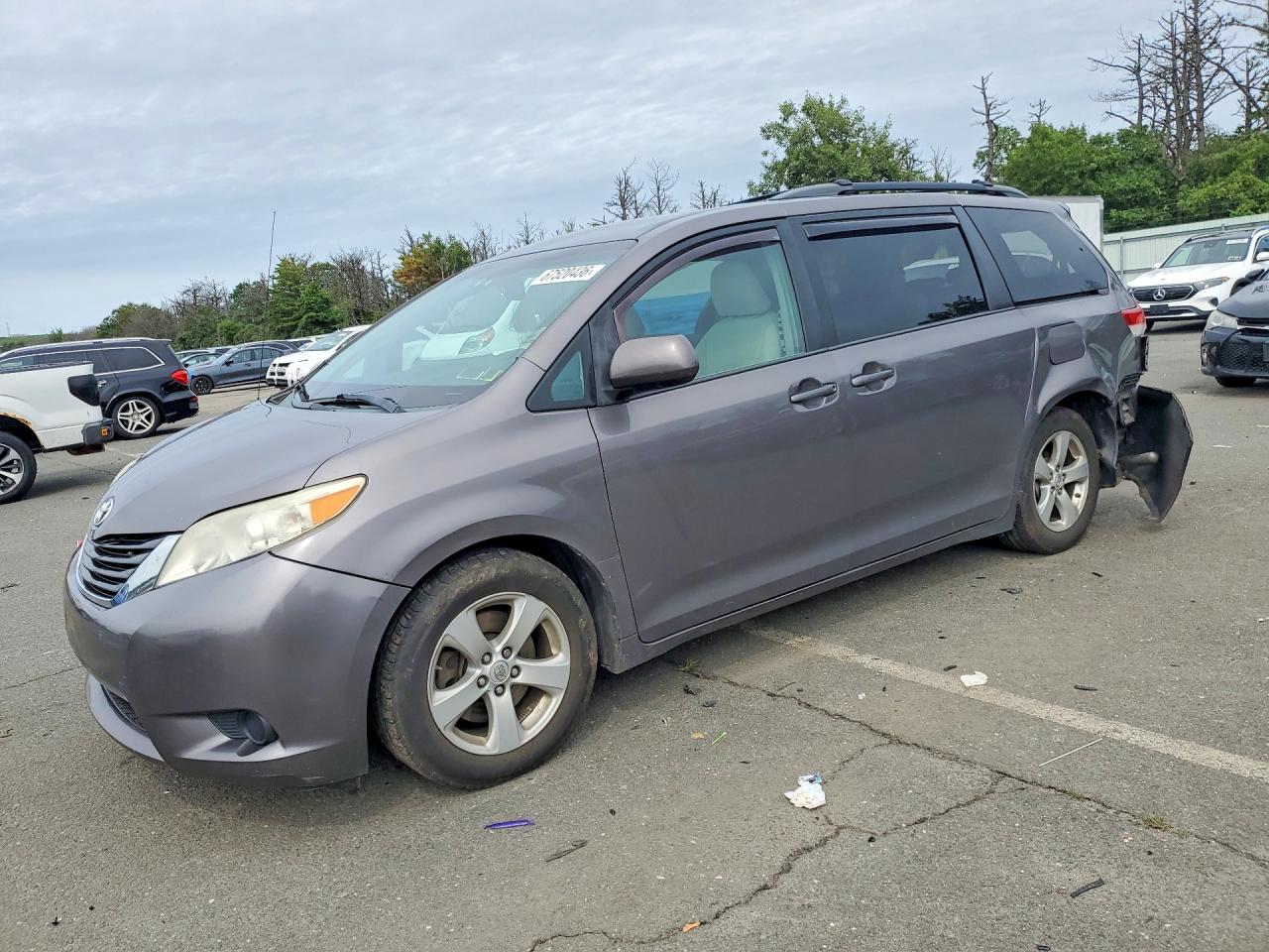 2014 Toyota Sienna Le Gray vin: 5TDKK3DC8ES515308