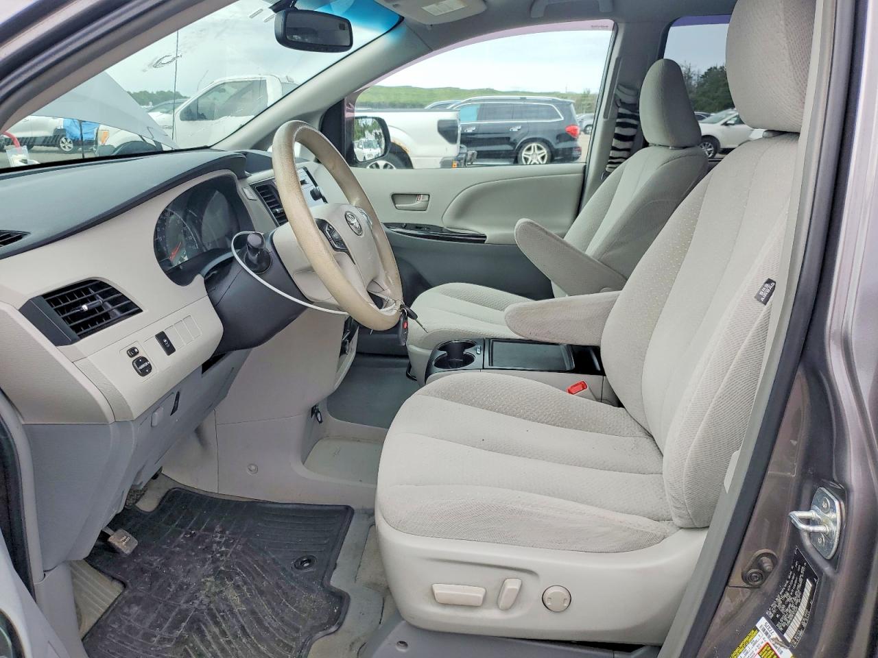 2014 Toyota Sienna Le Gray vin: 5TDKK3DC8ES515308