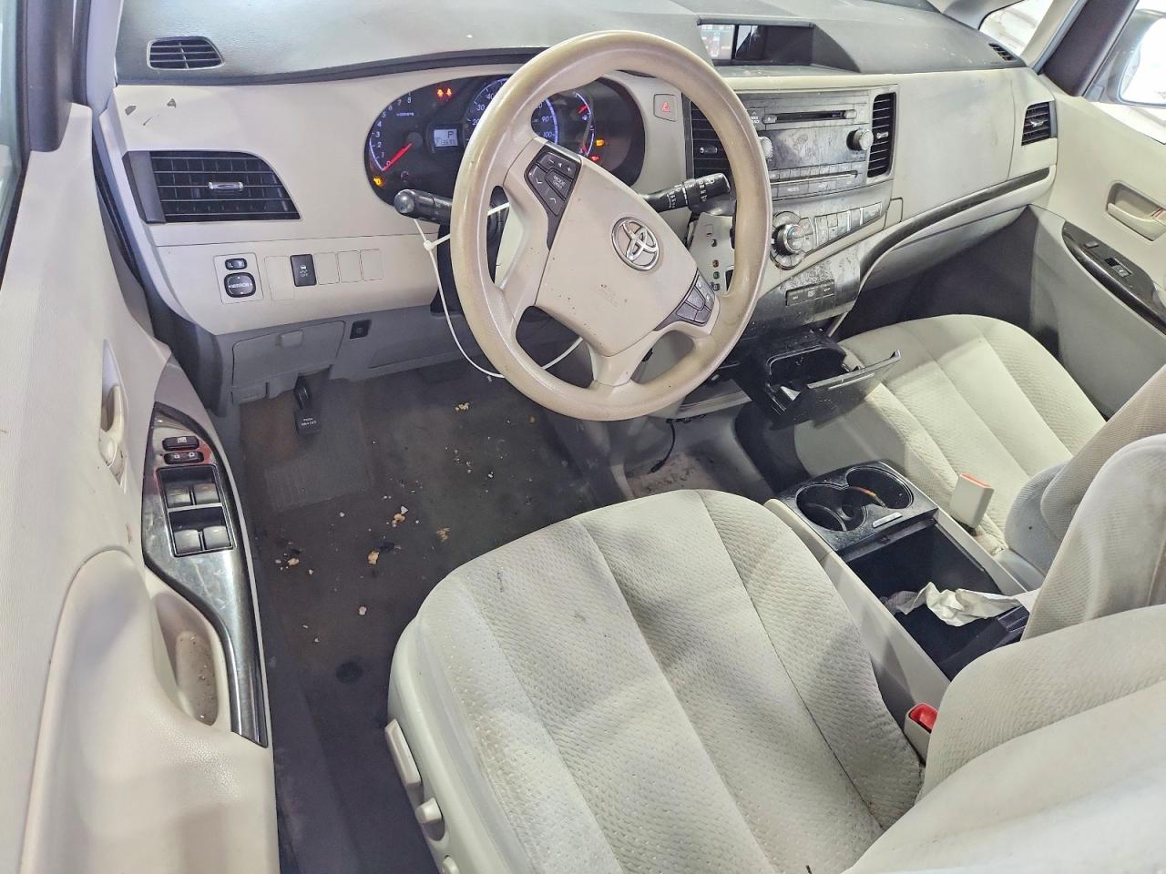 2014 Toyota Sienna Le White vin: 5TDKK3DC8ES516961