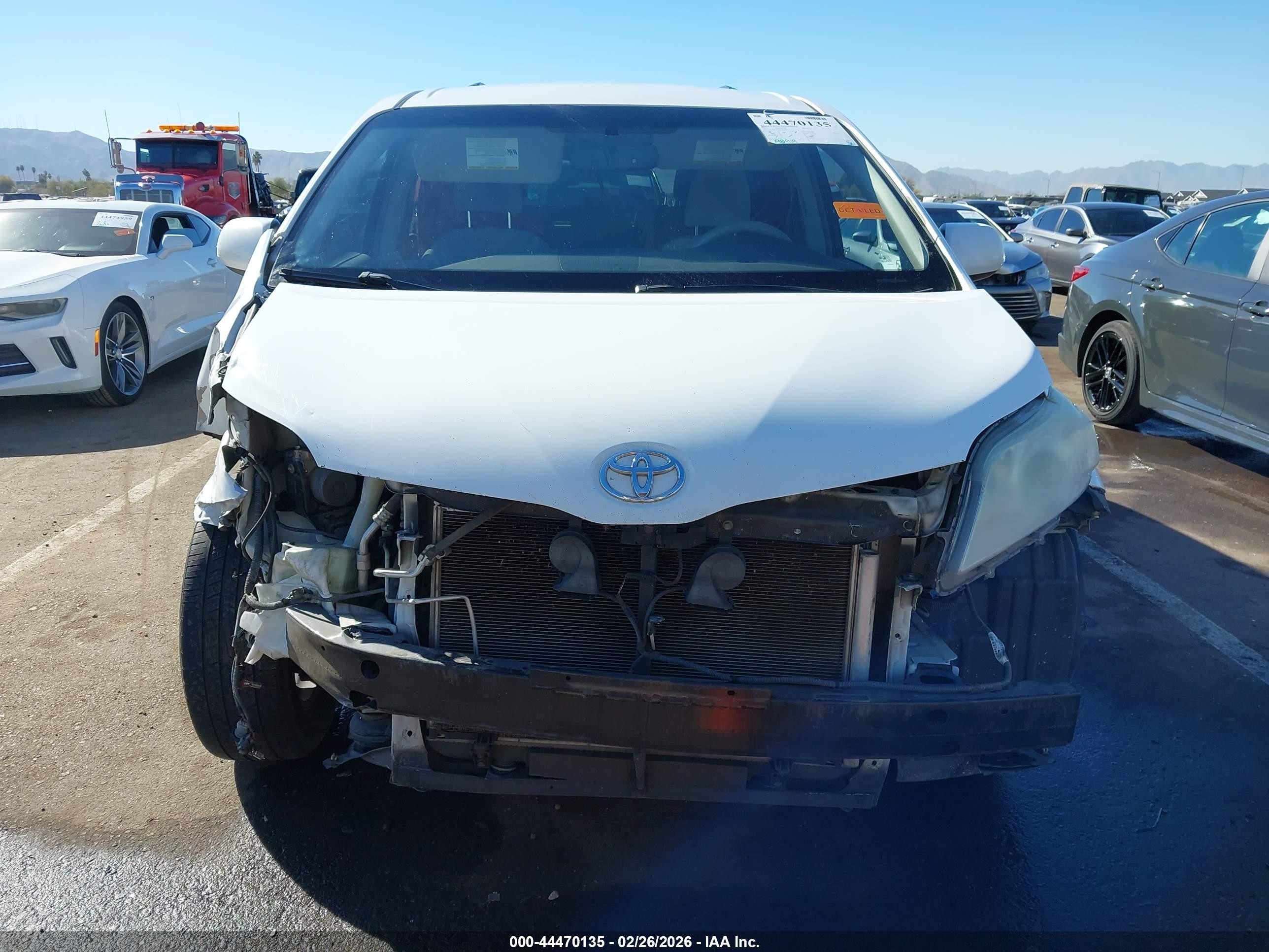2014 Toyota Sienna Le V6 8 Passenger White vin: 5TDKK3DC8ES519827
