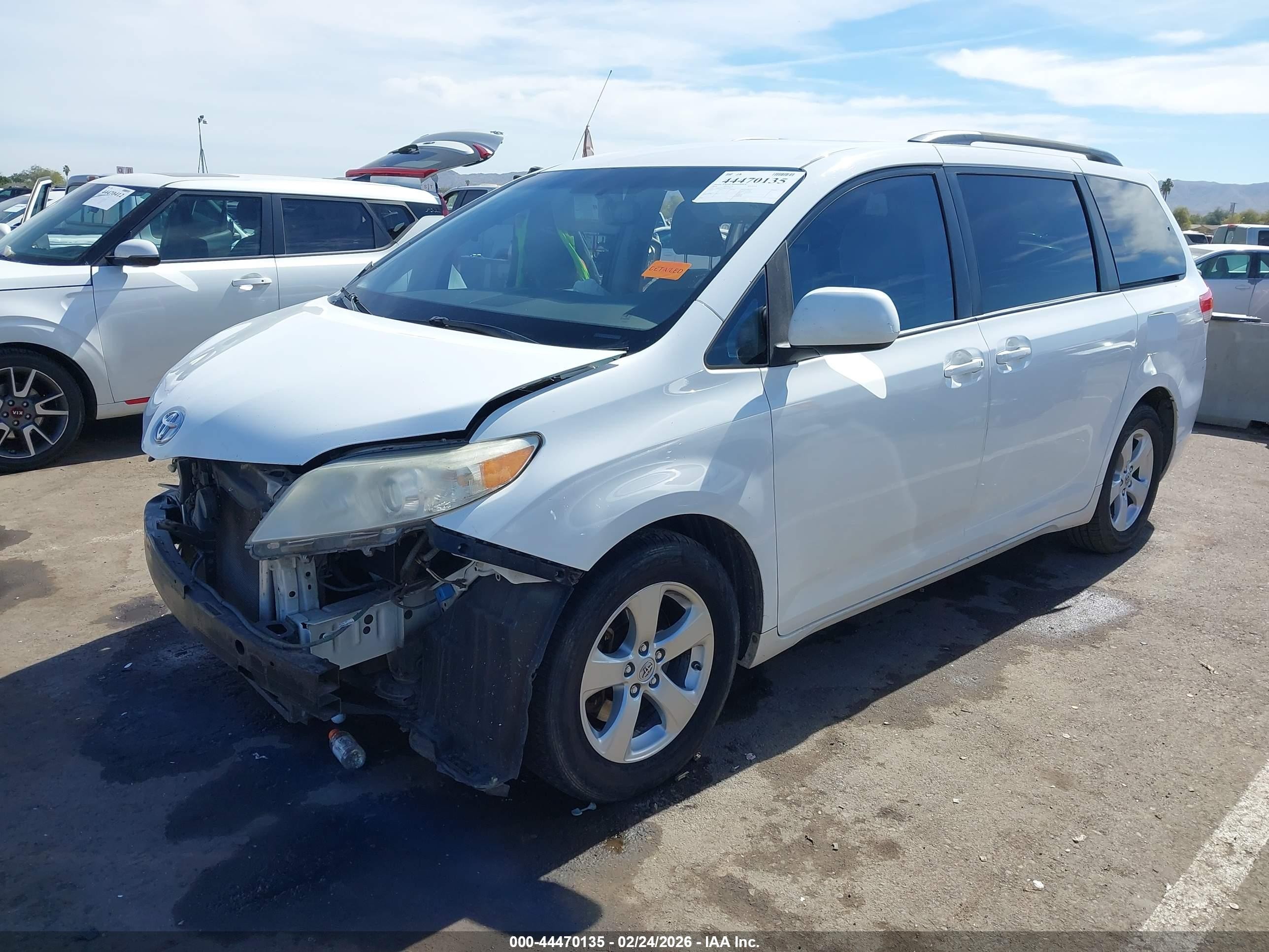 2014 Toyota Sienna Le V6 8 Passenger White vin: 5TDKK3DC8ES519827