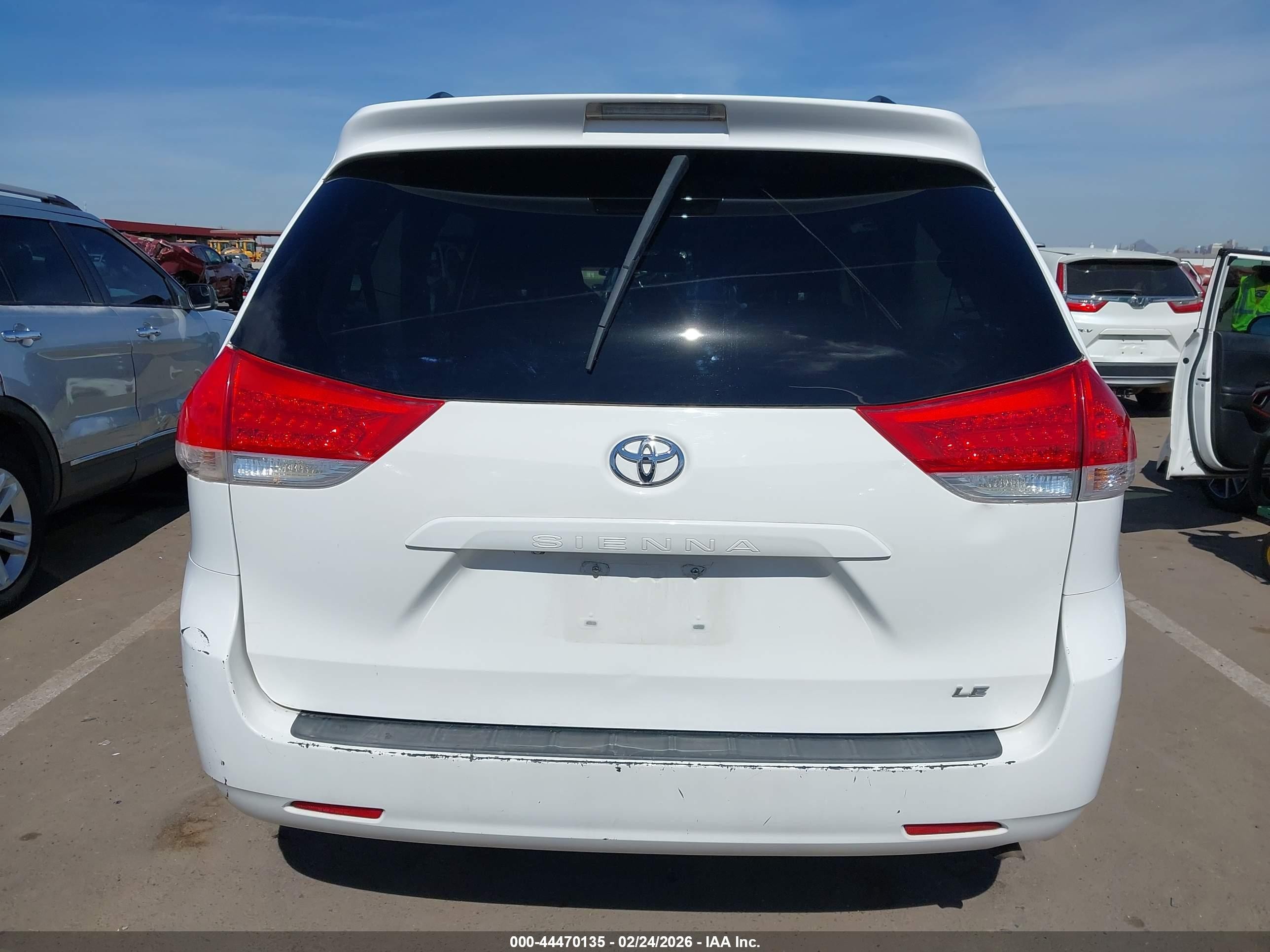 2014 Toyota Sienna Le V6 8 Passenger White vin: 5TDKK3DC8ES519827