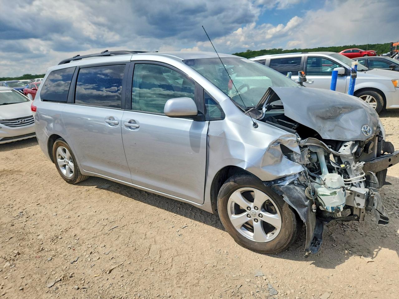 2014 Toyota Sienna Le Silver vin: 5TDKK3DC8ES522467