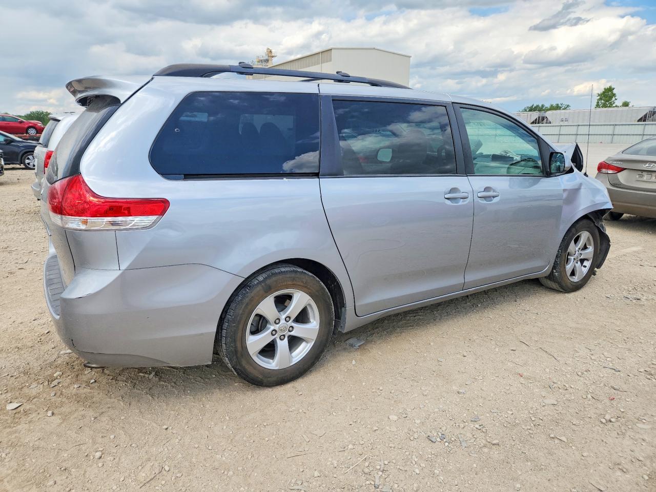2014 Toyota Sienna Le Silver vin: 5TDKK3DC8ES522467