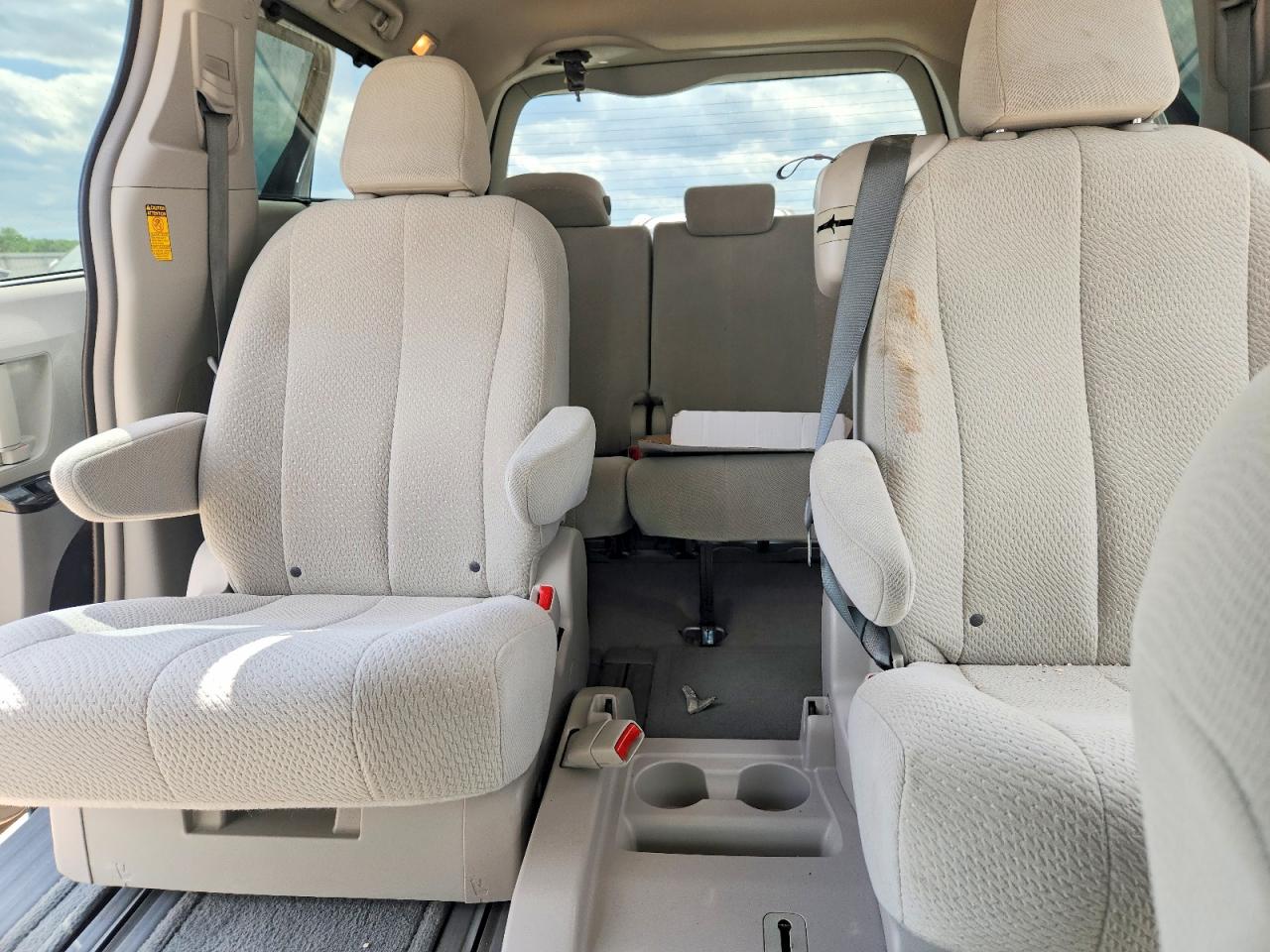 2014 Toyota Sienna Le Silver vin: 5TDKK3DC8ES522467