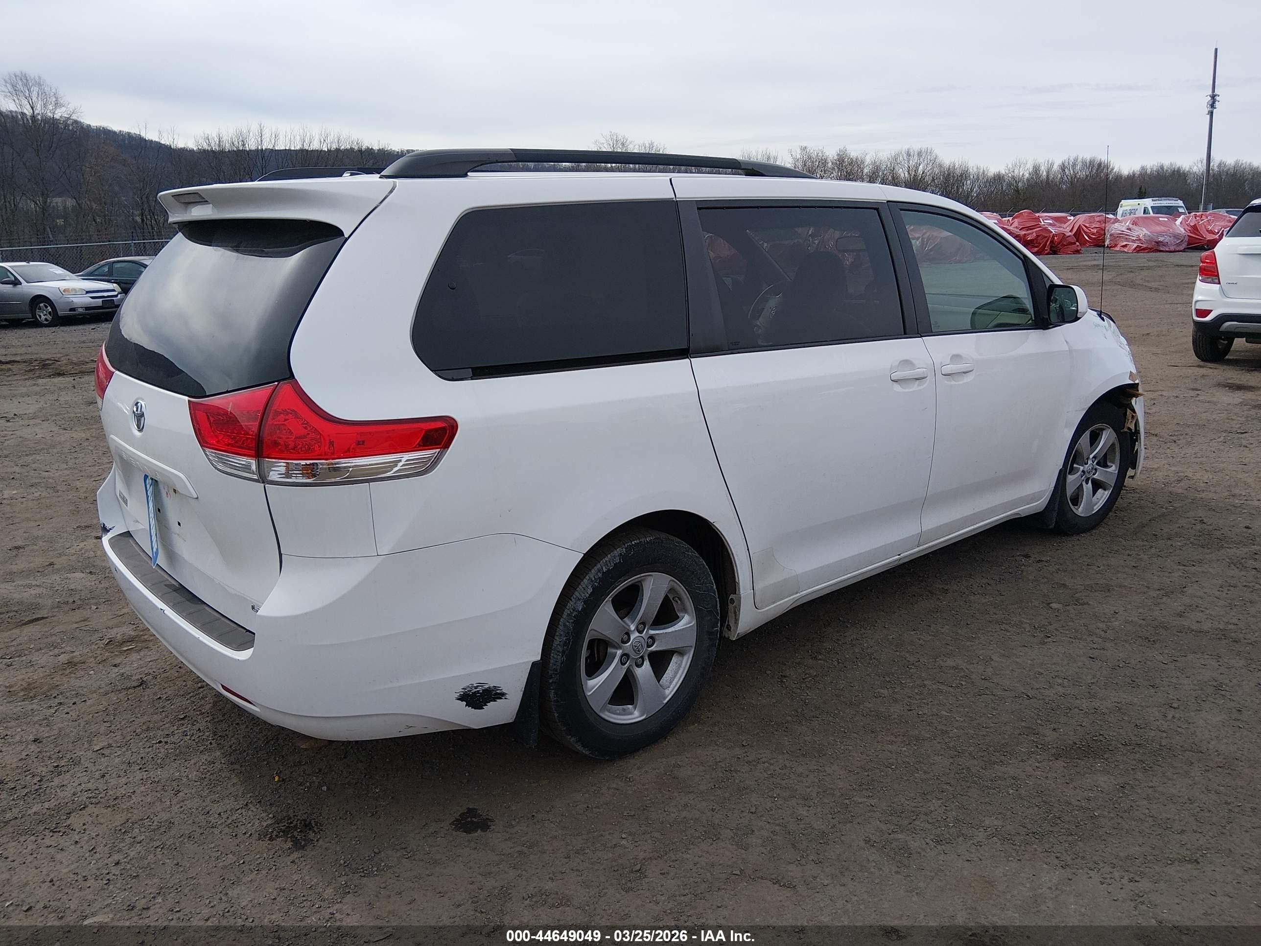 2014 Toyota Sienna Le V6 8 Passenger White vin: 5TDKK3DC8ES525370