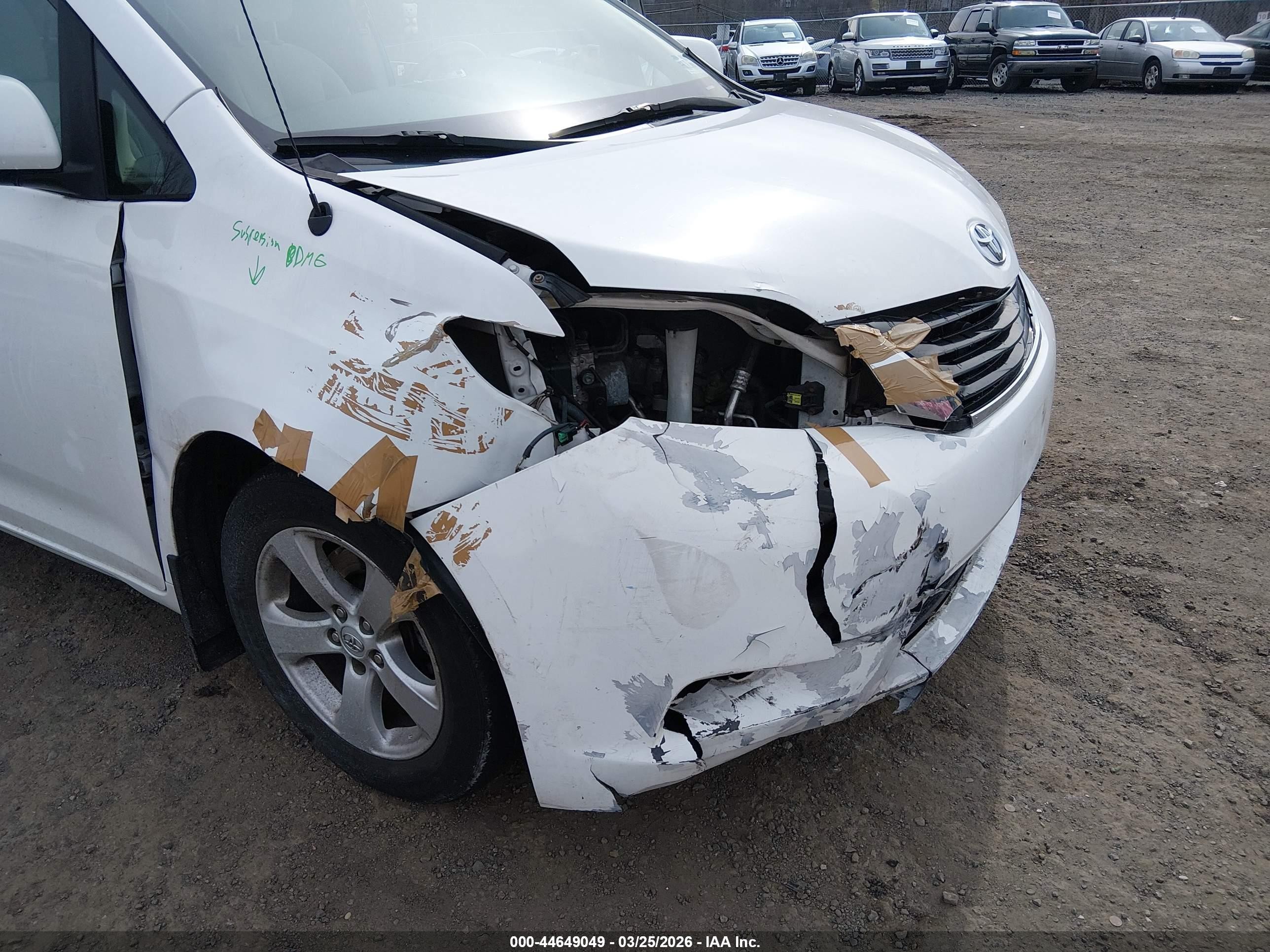 2014 Toyota Sienna Le V6 8 Passenger White vin: 5TDKK3DC8ES525370