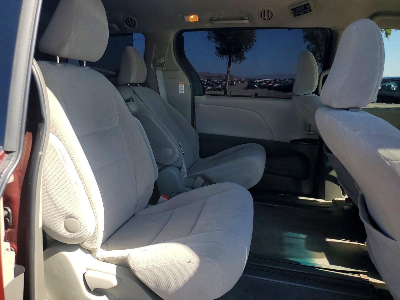 2015 Toyota Sienna Le Burgundy vin: 5TDKK3DC8FS535110