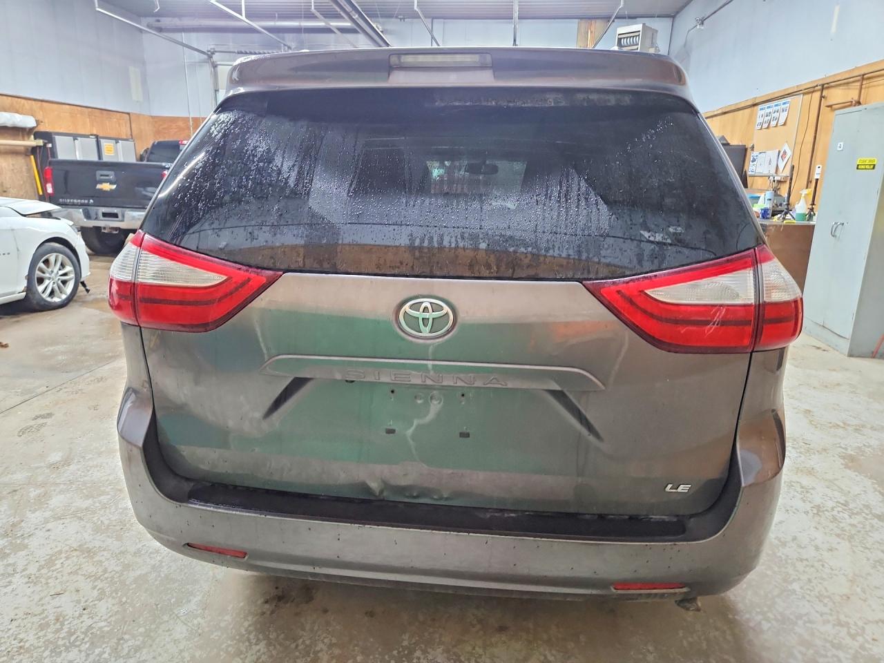 2015 Toyota Sienna Le Gray vin: 5TDKK3DC8FS565286