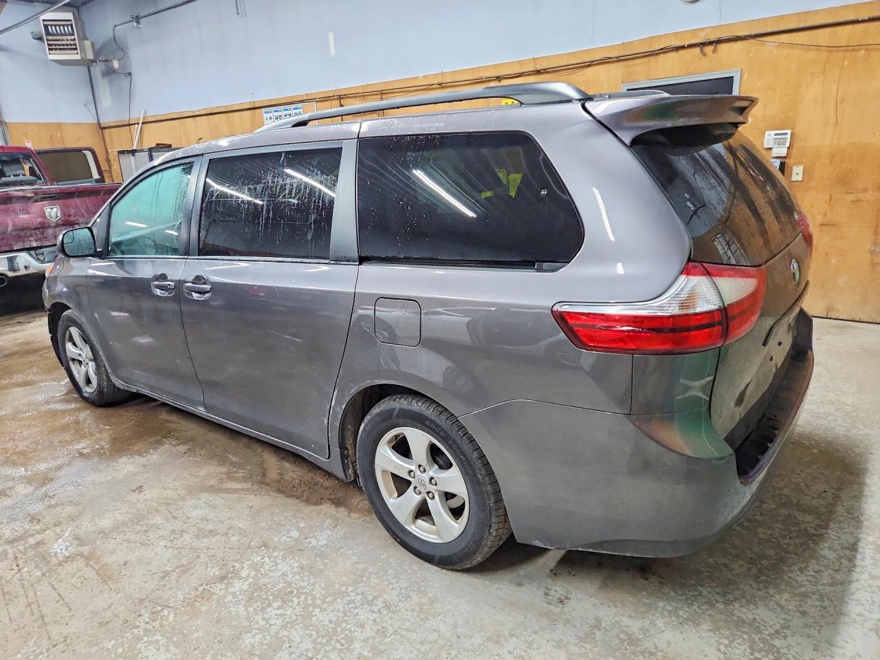 2015 Toyota Sienna Le Gray vin: 5TDKK3DC8FS565286