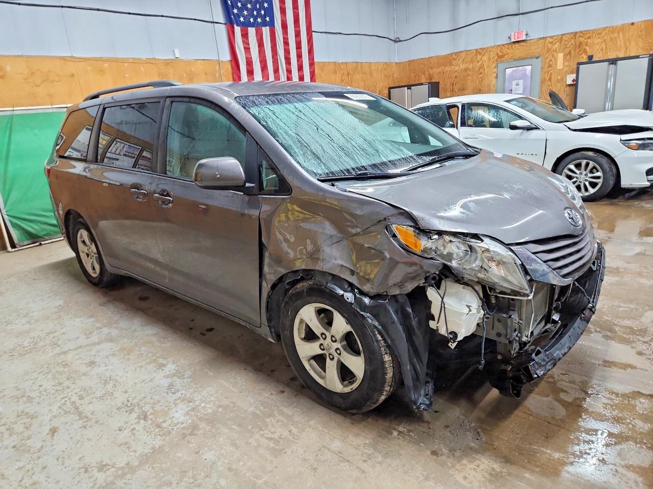 2015 Toyota Sienna Le Gray vin: 5TDKK3DC8FS565286