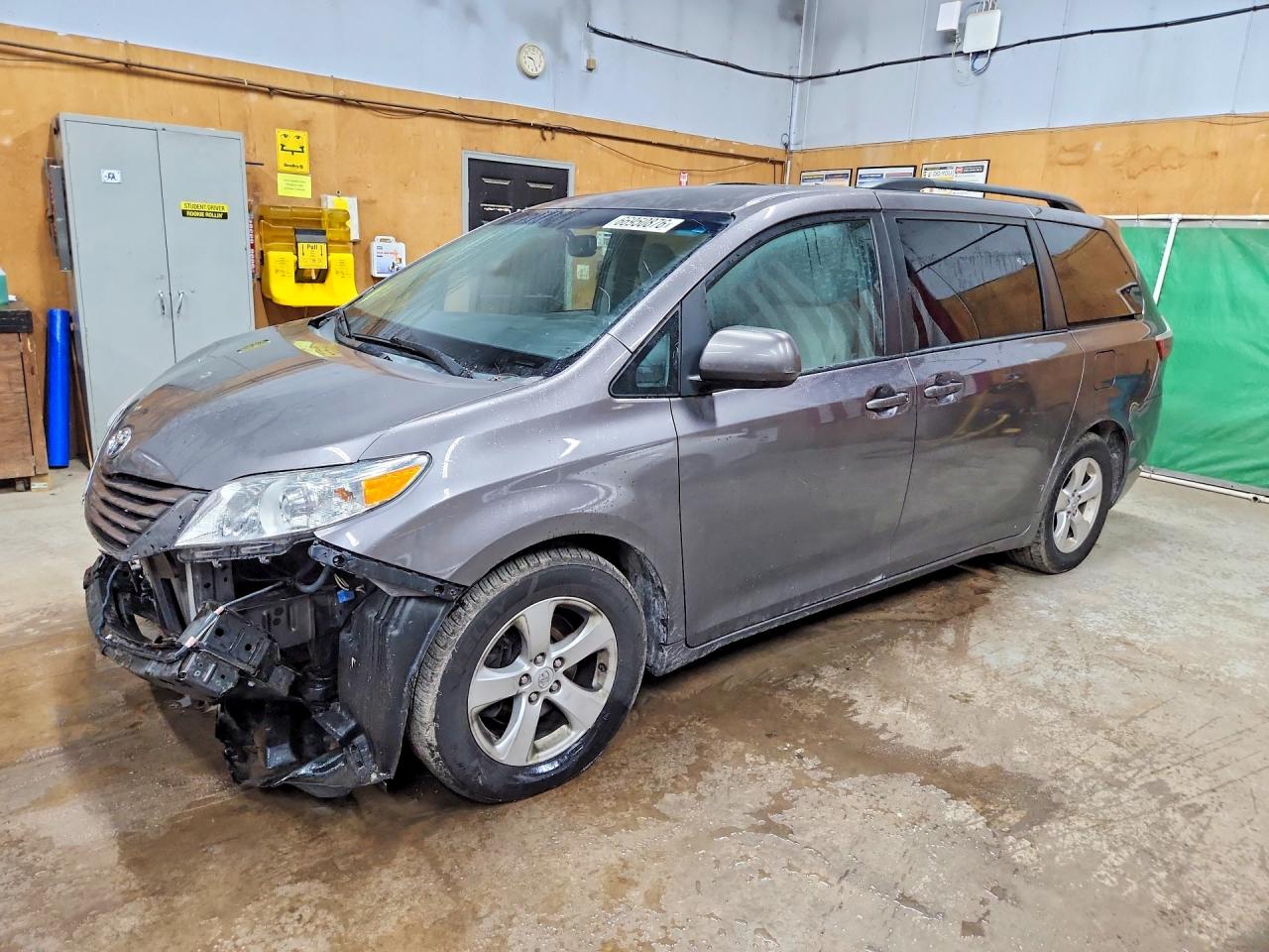 2015 Toyota Sienna Le Gray vin: 5TDKK3DC8FS565286