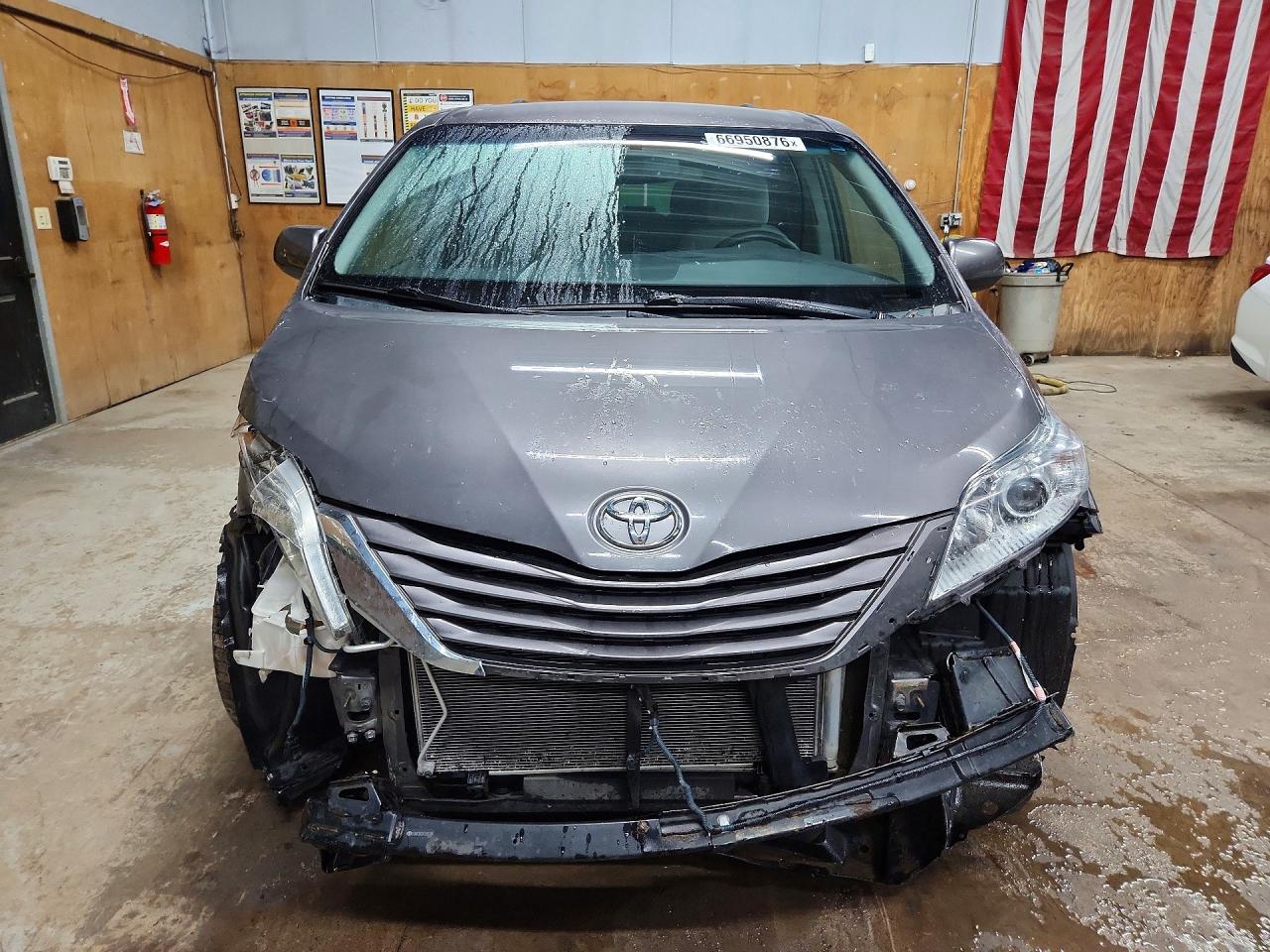 2015 Toyota Sienna Le Gray vin: 5TDKK3DC8FS565286
