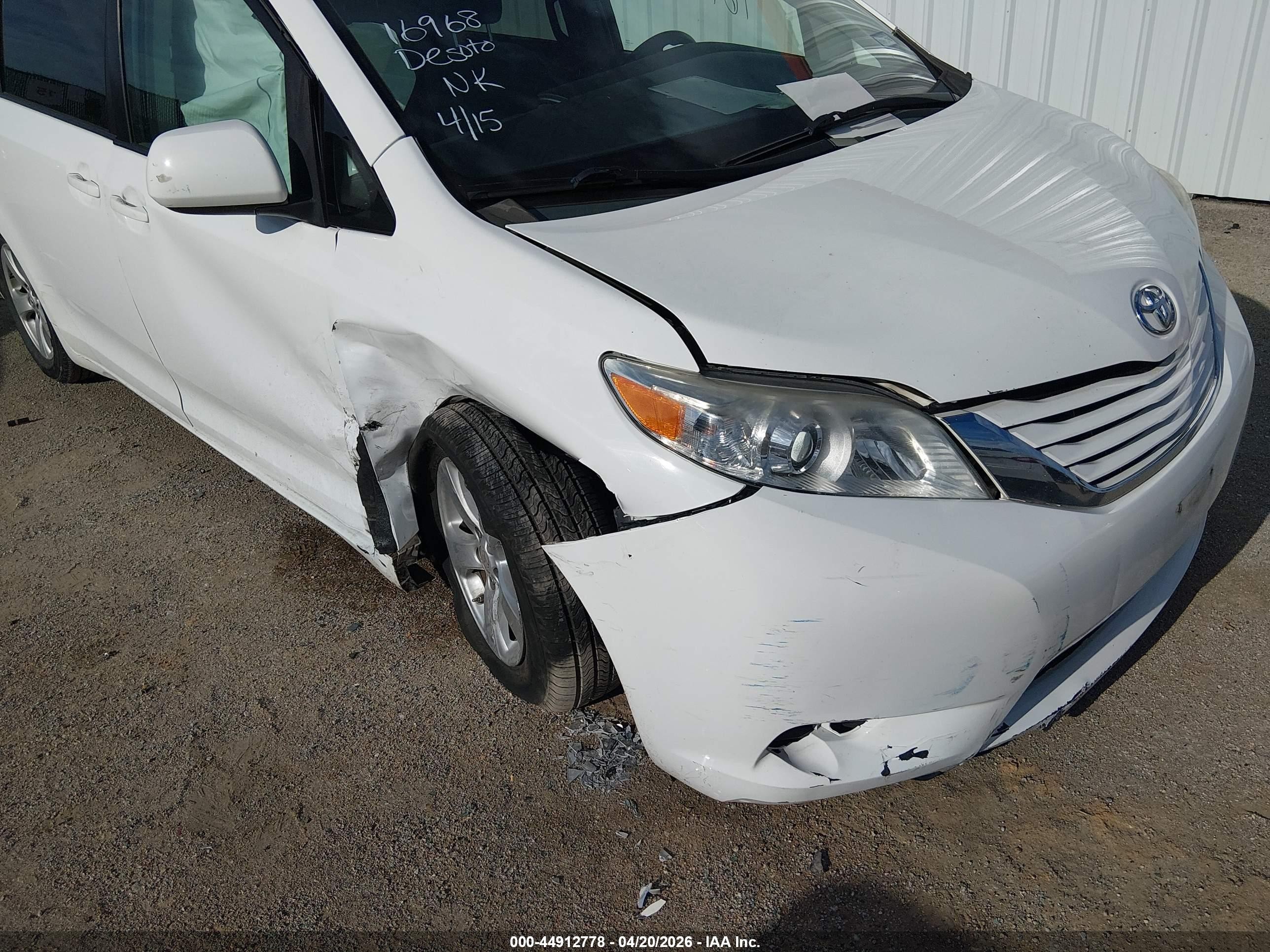 2015 Toyota Sienna Le 8 Passenger White vin: 5TDKK3DC8FS577924