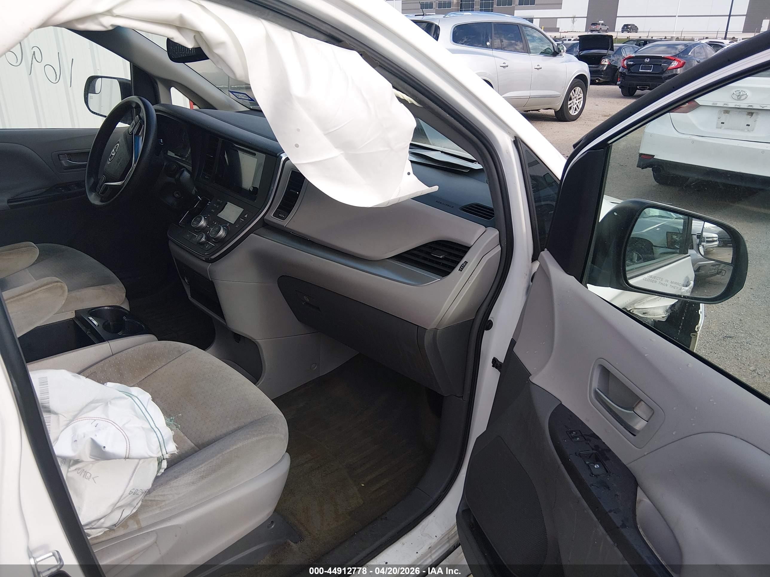 2015 Toyota Sienna Le 8 Passenger White vin: 5TDKK3DC8FS577924