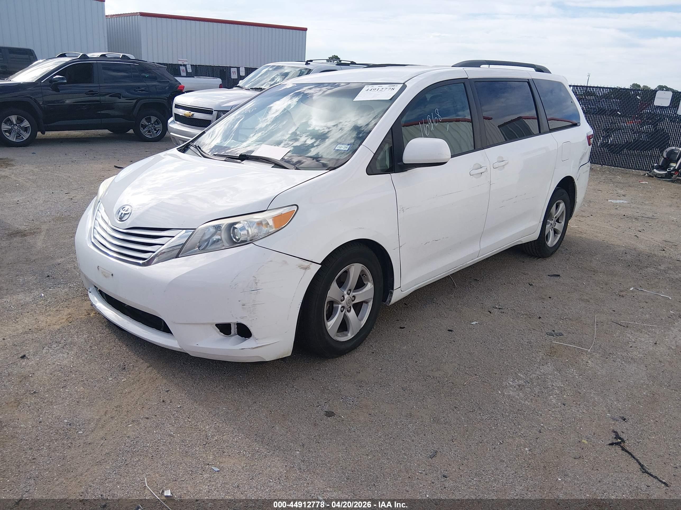 2015 Toyota Sienna Le 8 Passenger White vin: 5TDKK3DC8FS577924