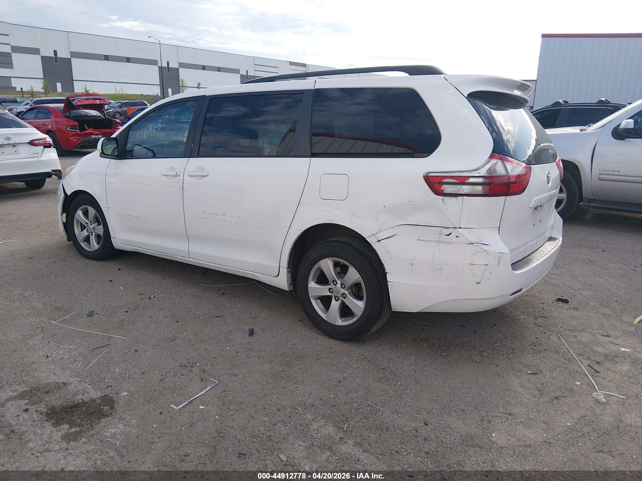 2015 Toyota Sienna Le 8 Passenger White vin: 5TDKK3DC8FS577924