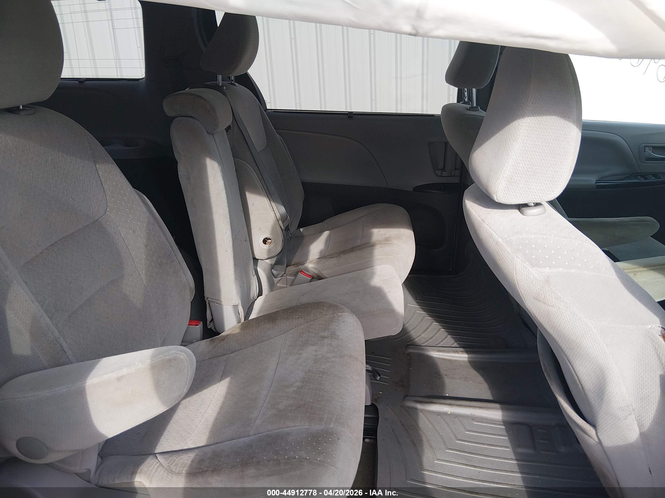 2015 Toyota Sienna Le 8 Passenger White vin: 5TDKK3DC8FS577924