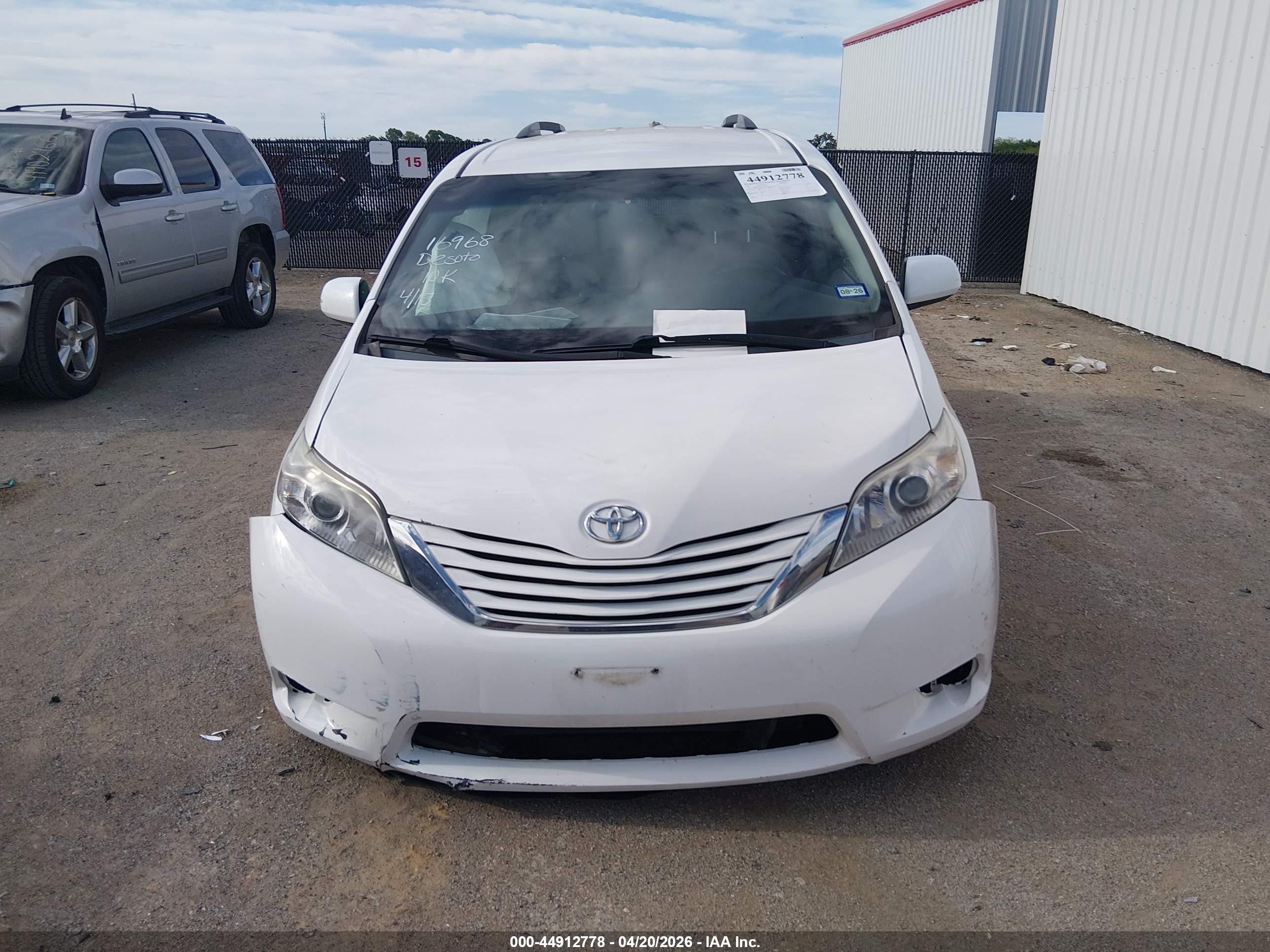 2015 Toyota Sienna Le 8 Passenger White vin: 5TDKK3DC8FS577924