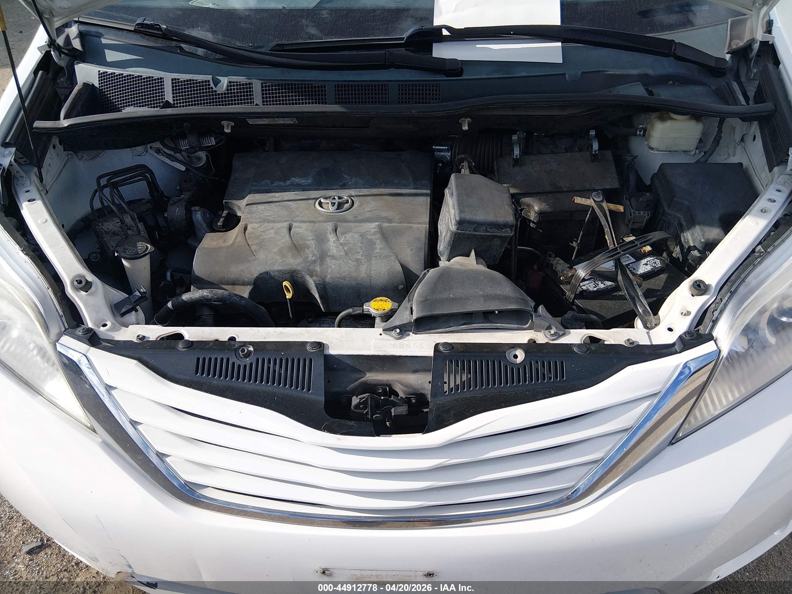 2015 Toyota Sienna Le 8 Passenger White vin: 5TDKK3DC8FS577924