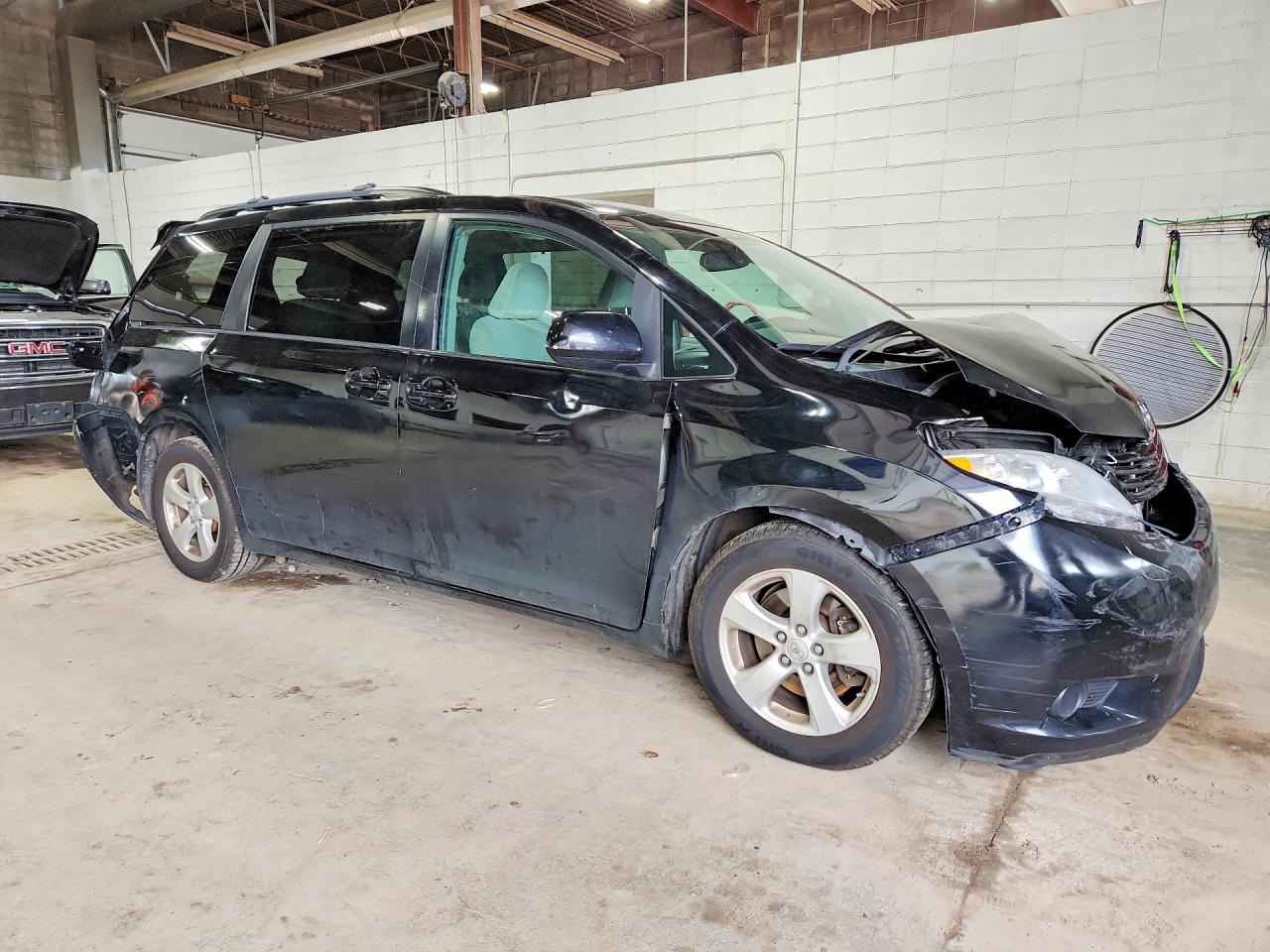 2015 Toyota Sienna Le Black vin: 5TDKK3DC8FS581830