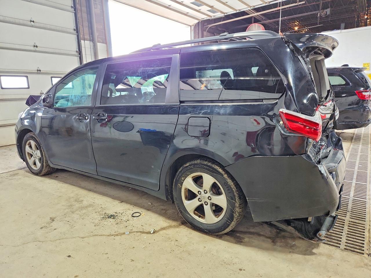 2015 Toyota Sienna Le Black vin: 5TDKK3DC8FS581830