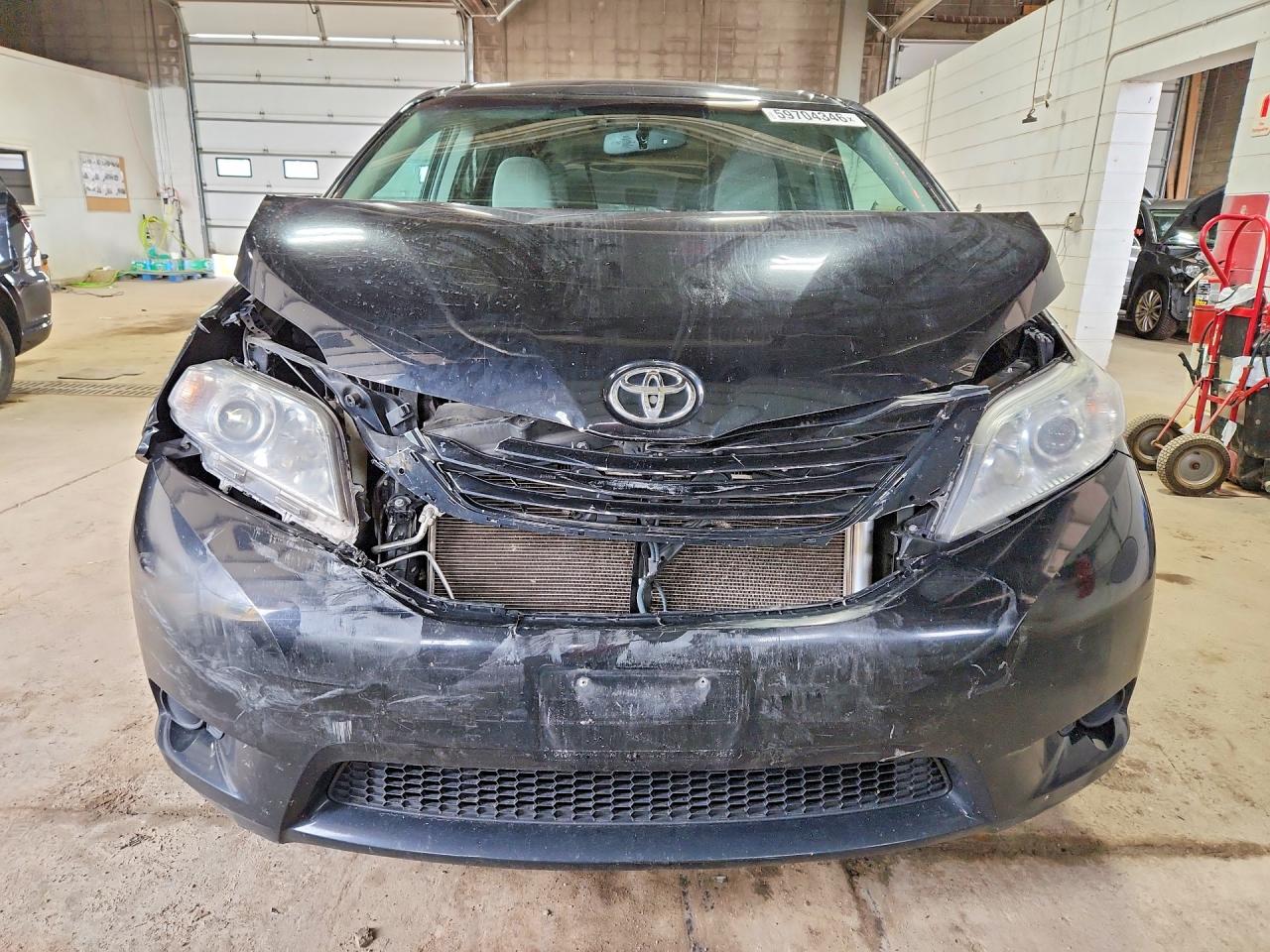 2015 Toyota Sienna Le Black vin: 5TDKK3DC8FS581830