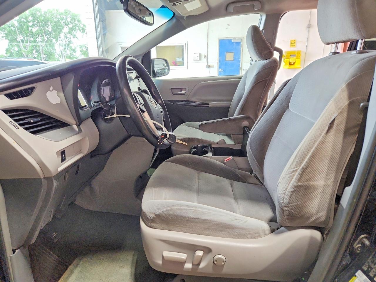 2015 Toyota Sienna Le Black vin: 5TDKK3DC8FS581830