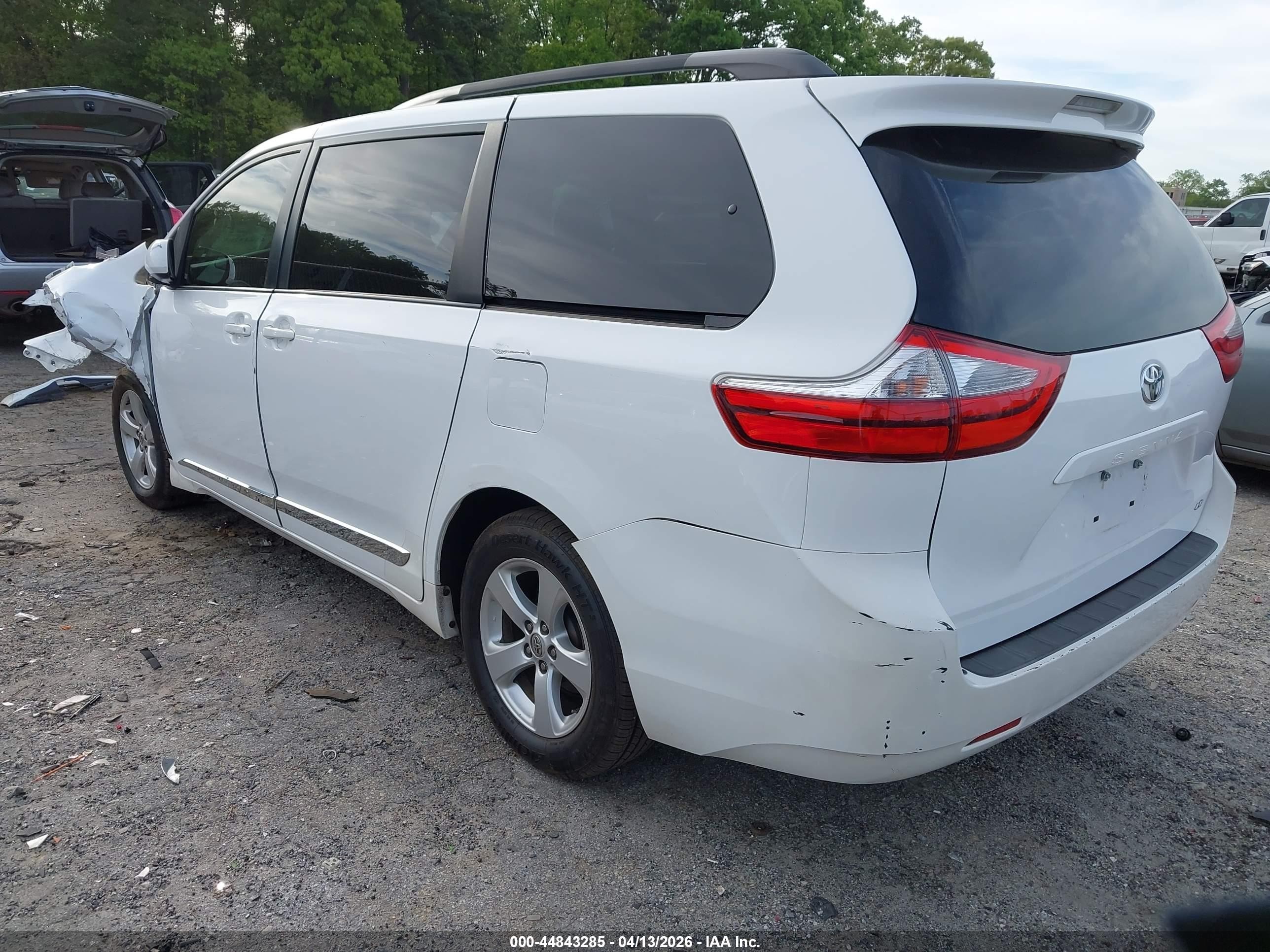 2015 Toyota Sienna Le 8 Passenger White vin: 5TDKK3DC8FS588275