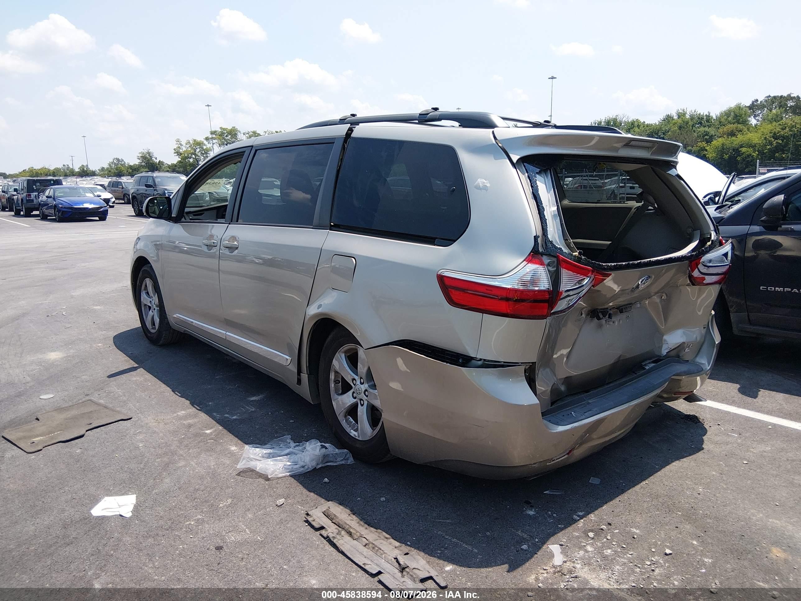 2015 Toyota Sienna Le 8 Passenger White vin: 5TDKK3DC8FS591094