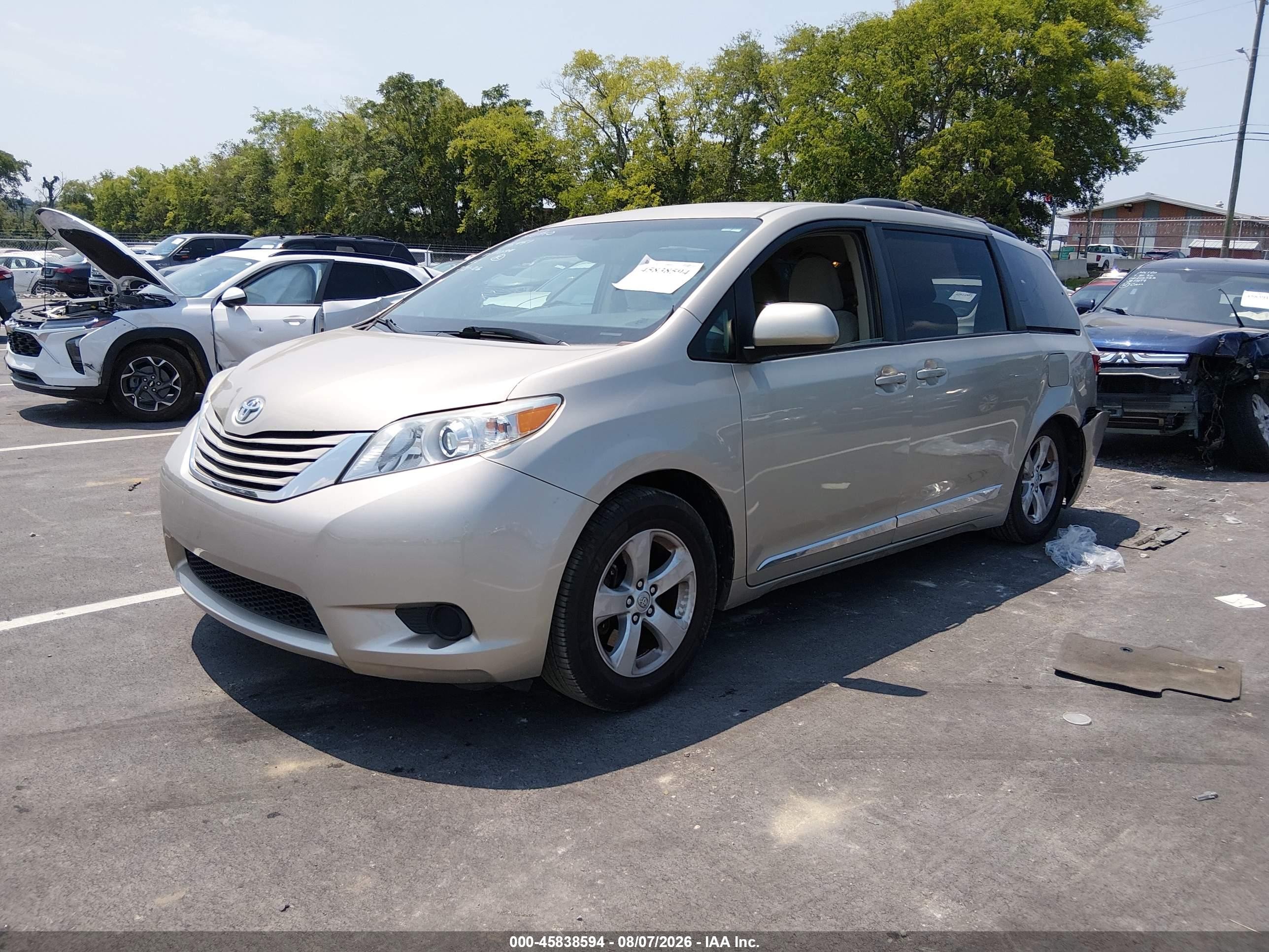 2015 Toyota Sienna Le 8 Passenger White vin: 5TDKK3DC8FS591094