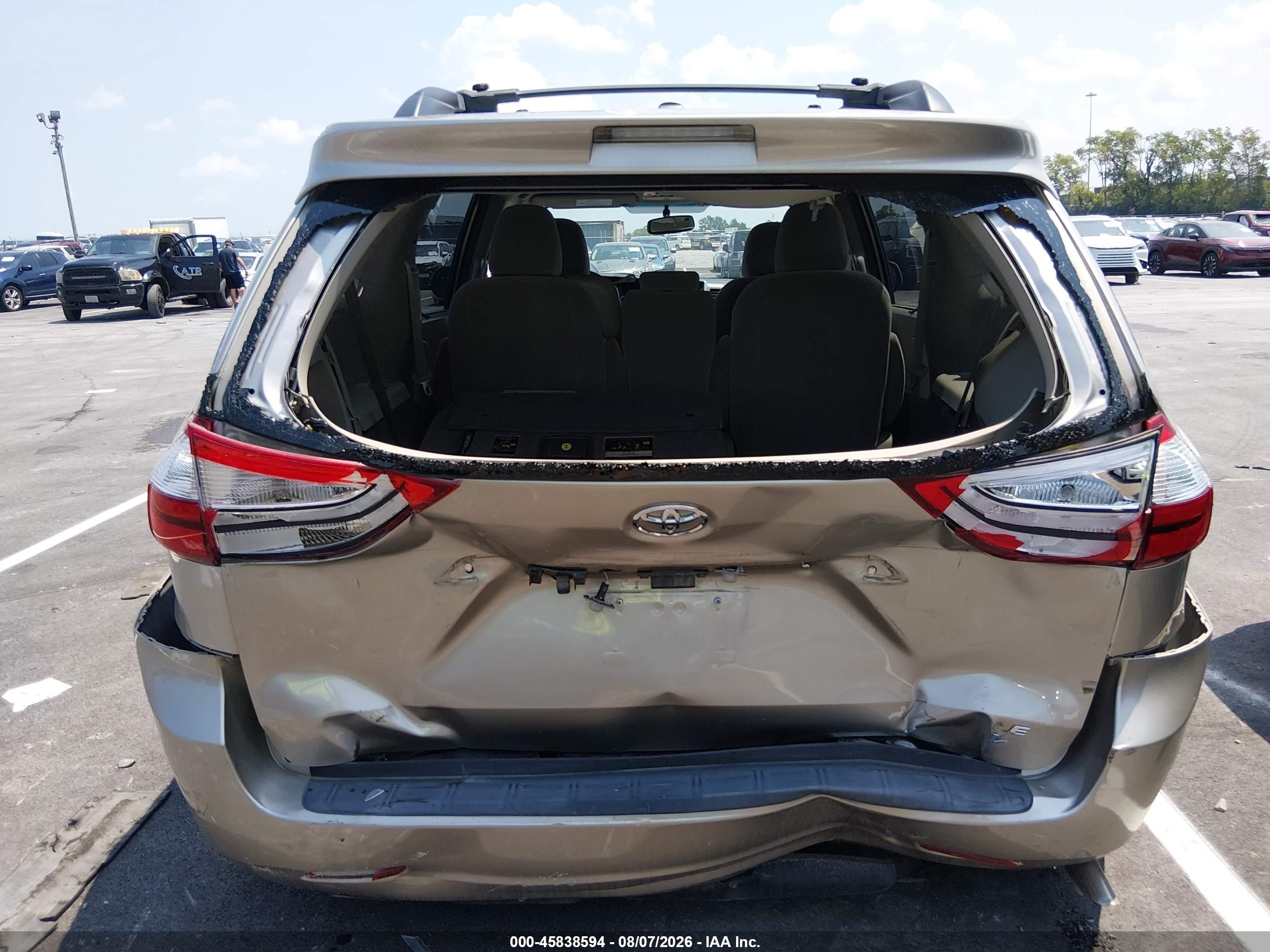 2015 Toyota Sienna Le 8 Passenger White vin: 5TDKK3DC8FS591094