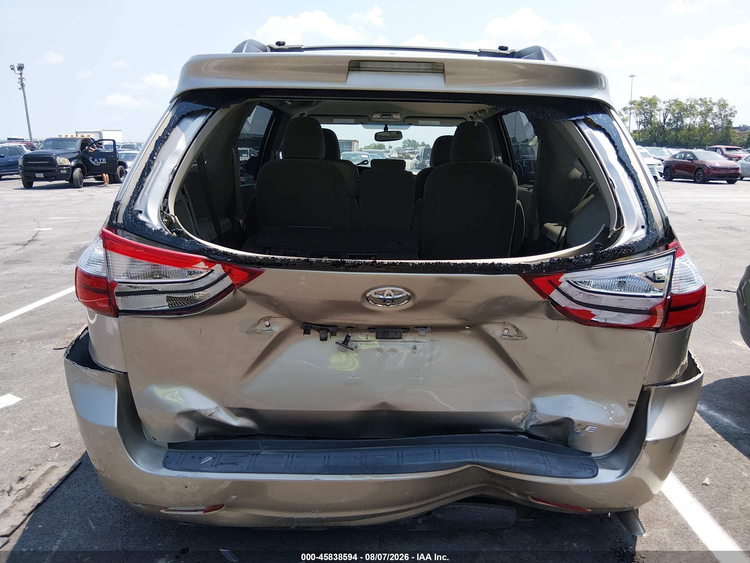 2015 Toyota Sienna Le 8 Passenger White vin: 5TDKK3DC8FS591094