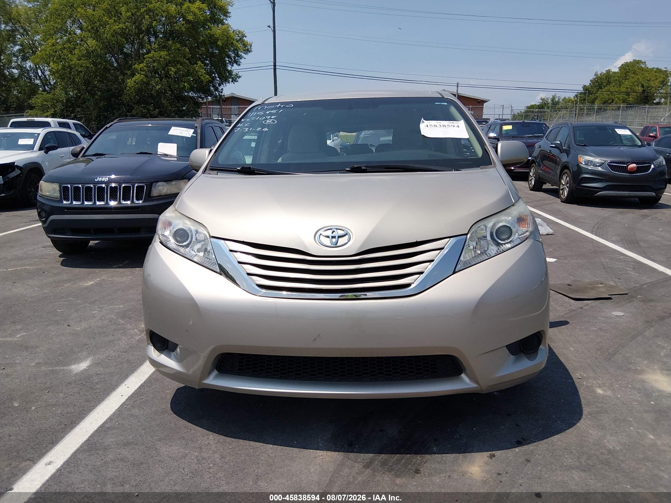 2015 Toyota Sienna Le 8 Passenger White vin: 5TDKK3DC8FS591094
