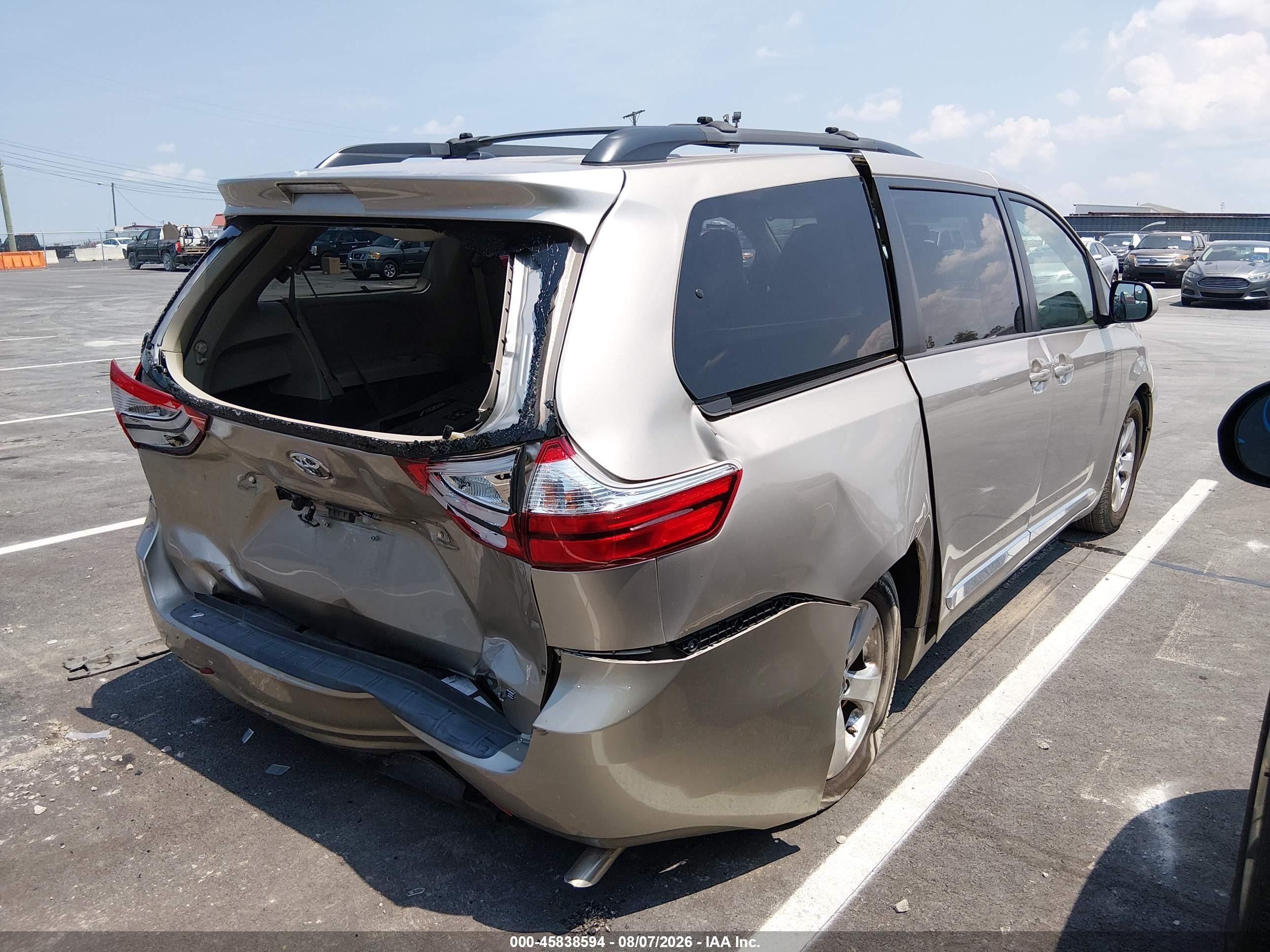 2015 Toyota Sienna Le 8 Passenger White vin: 5TDKK3DC8FS591094