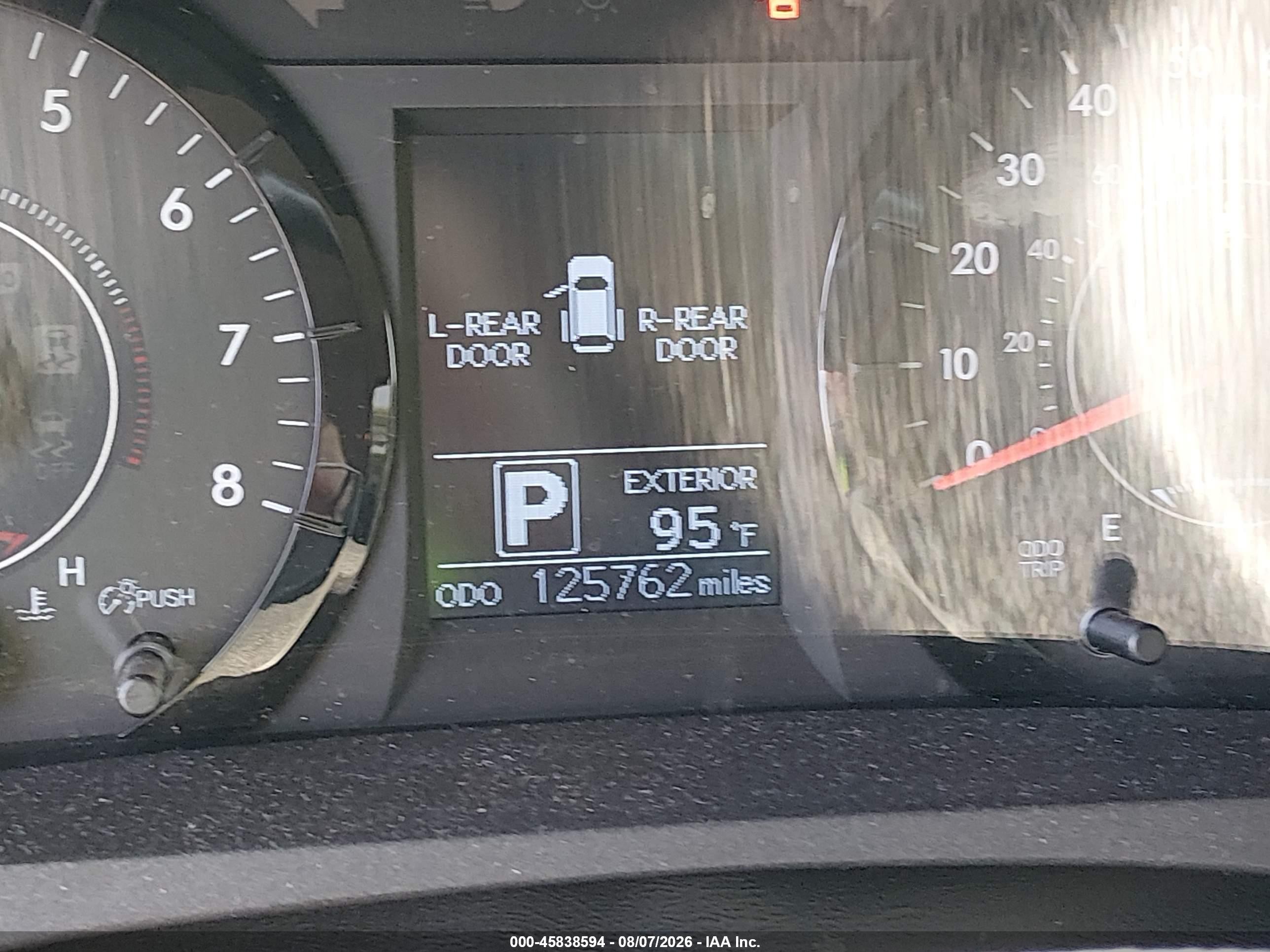 2015 Toyota Sienna Le 8 Passenger White vin: 5TDKK3DC8FS591094