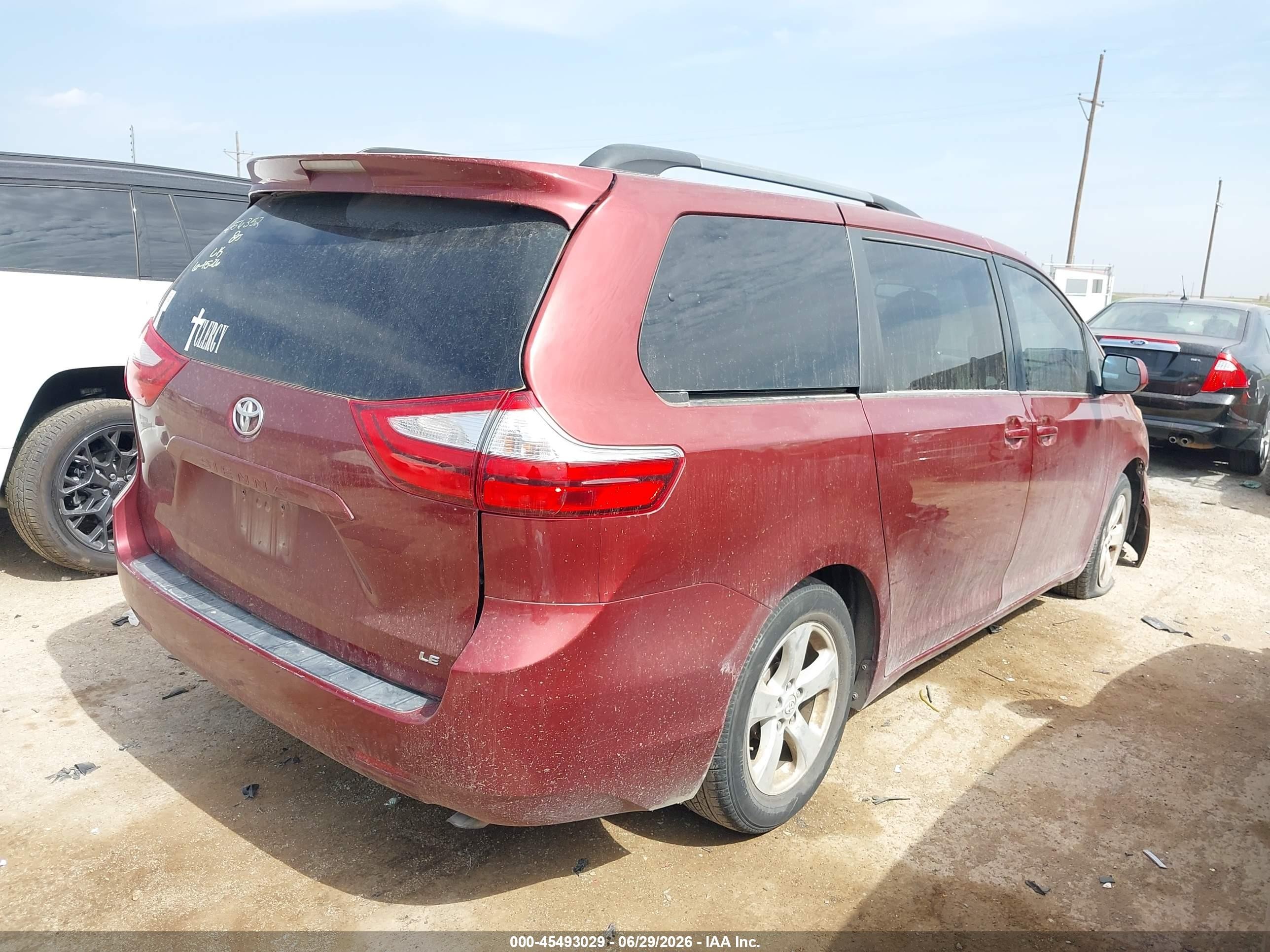 2015 Toyota Sienna Le 8 Passenger Maroon vin: 5TDKK3DC8FS592777