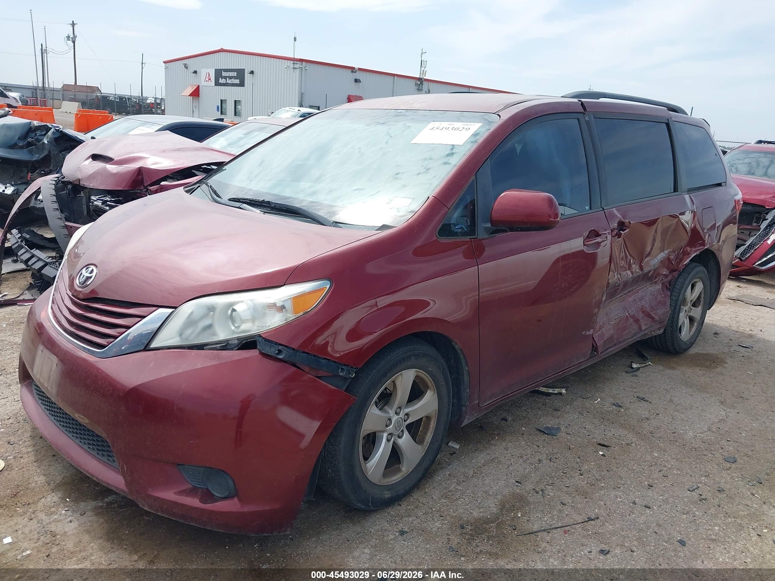 2015 Toyota Sienna Le 8 Passenger Maroon vin: 5TDKK3DC8FS592777