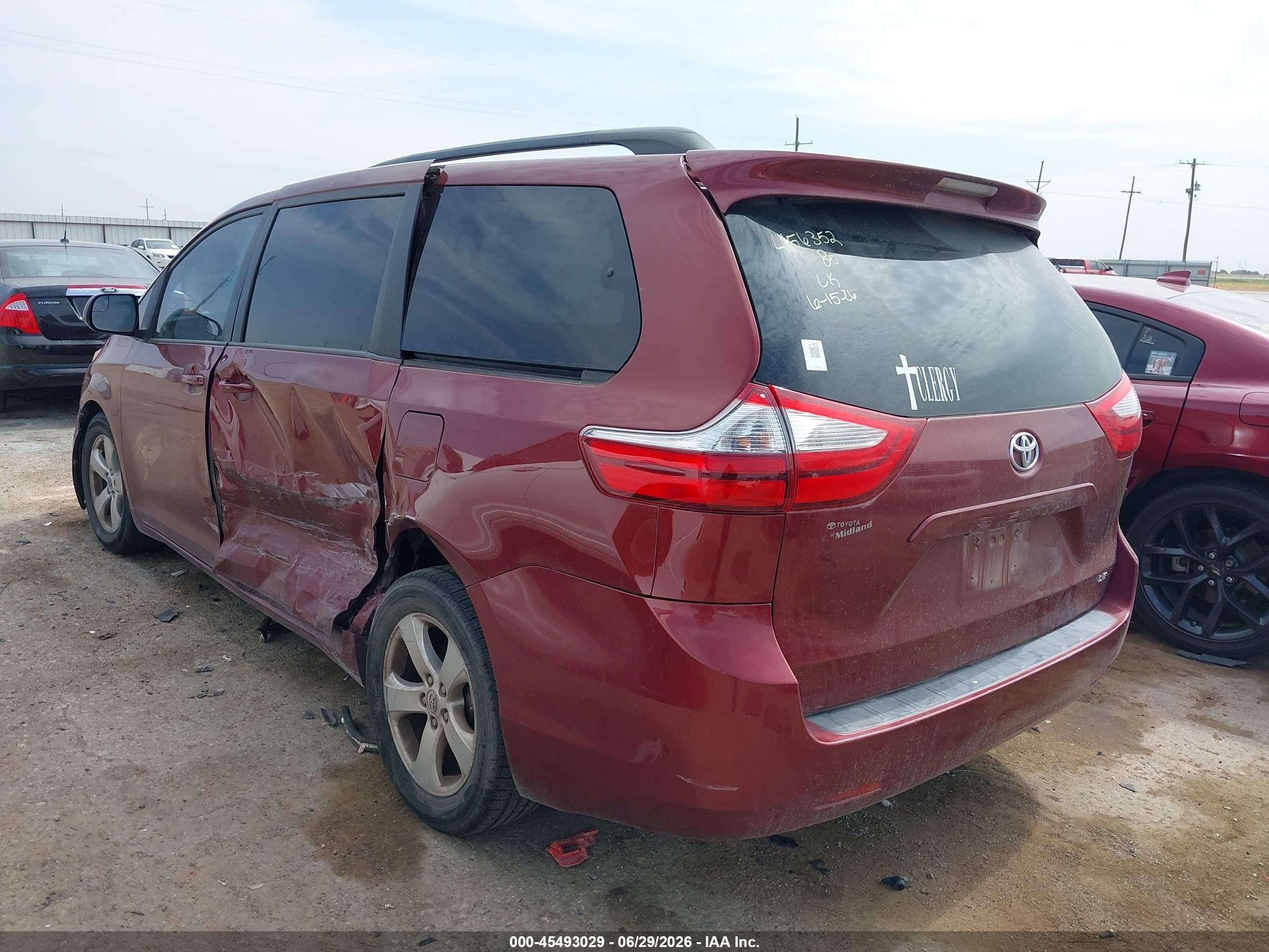 2015 Toyota Sienna Le 8 Passenger Maroon vin: 5TDKK3DC8FS592777