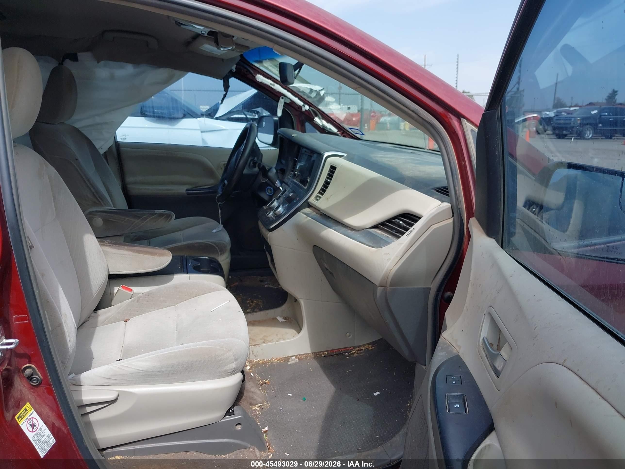 2015 Toyota Sienna Le 8 Passenger Maroon vin: 5TDKK3DC8FS592777