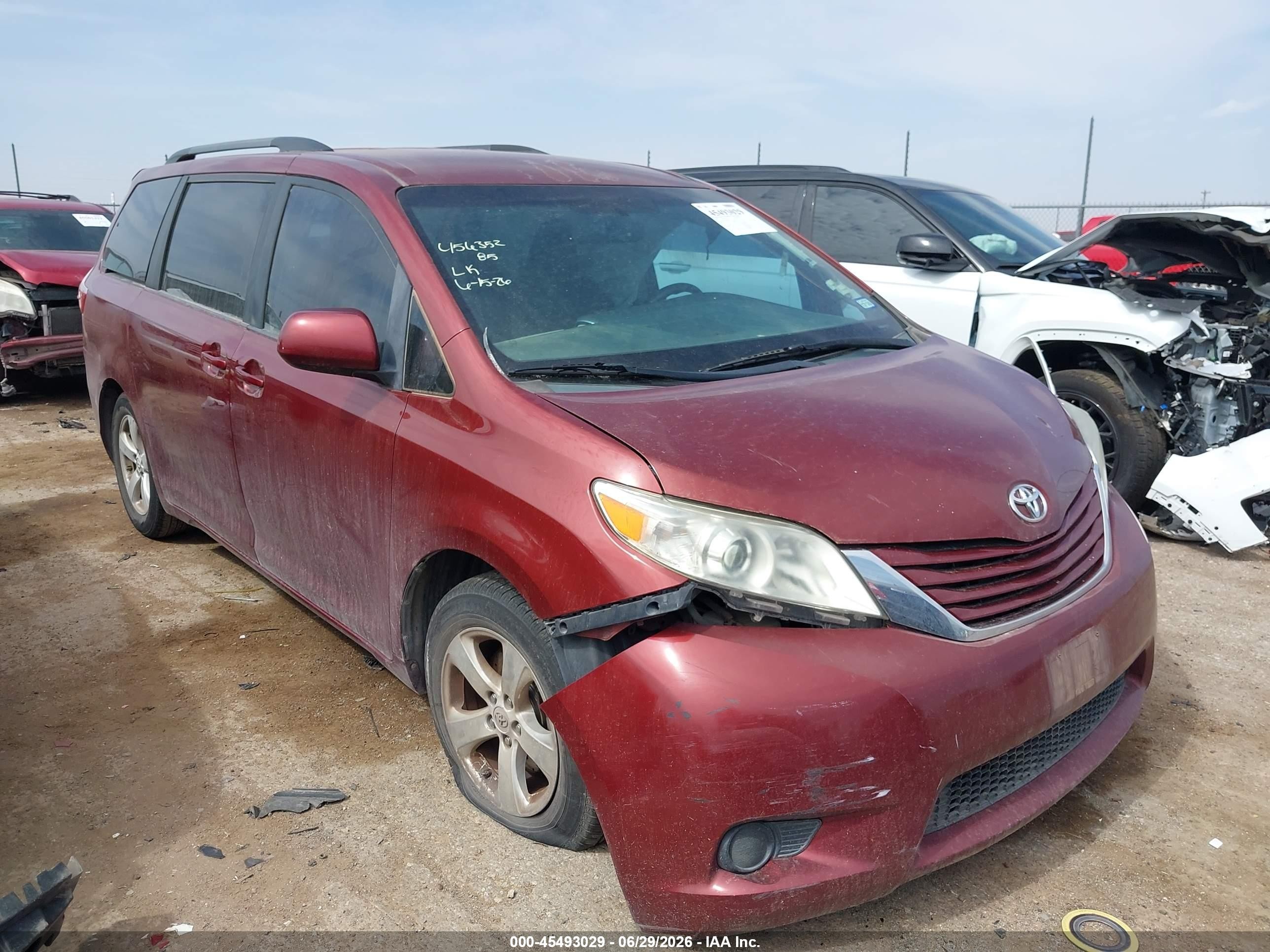2015 Toyota Sienna Le 8 Passenger Maroon vin: 5TDKK3DC8FS592777