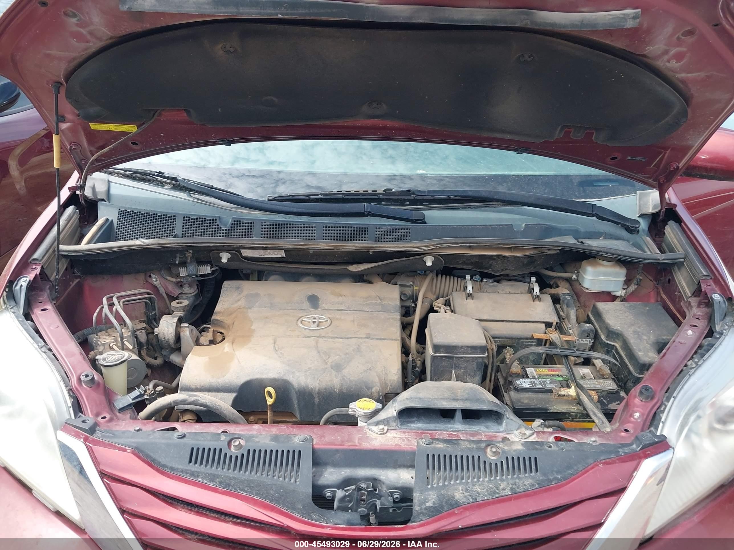 2015 Toyota Sienna Le 8 Passenger Maroon vin: 5TDKK3DC8FS592777