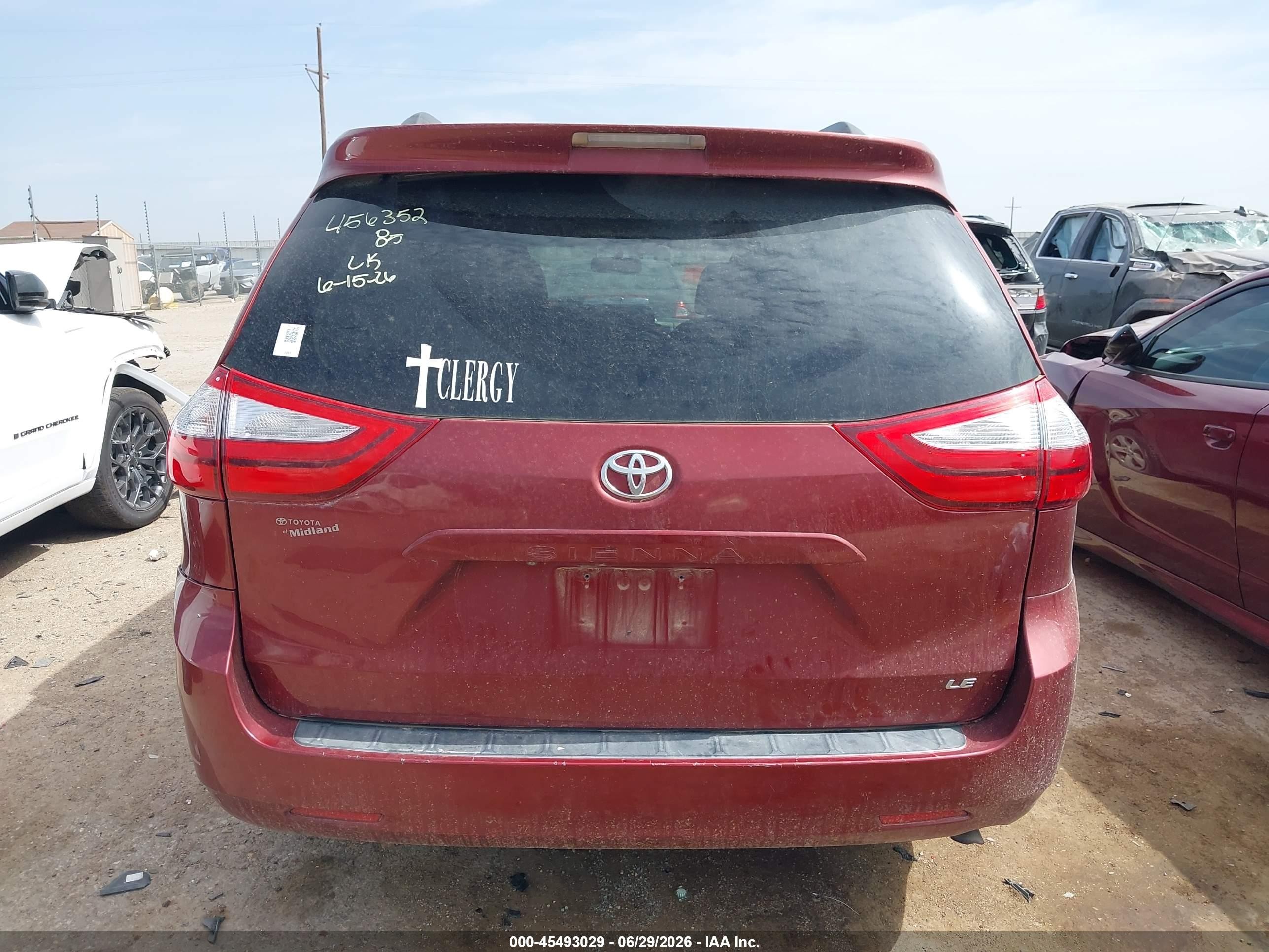 2015 Toyota Sienna Le 8 Passenger Maroon vin: 5TDKK3DC8FS592777