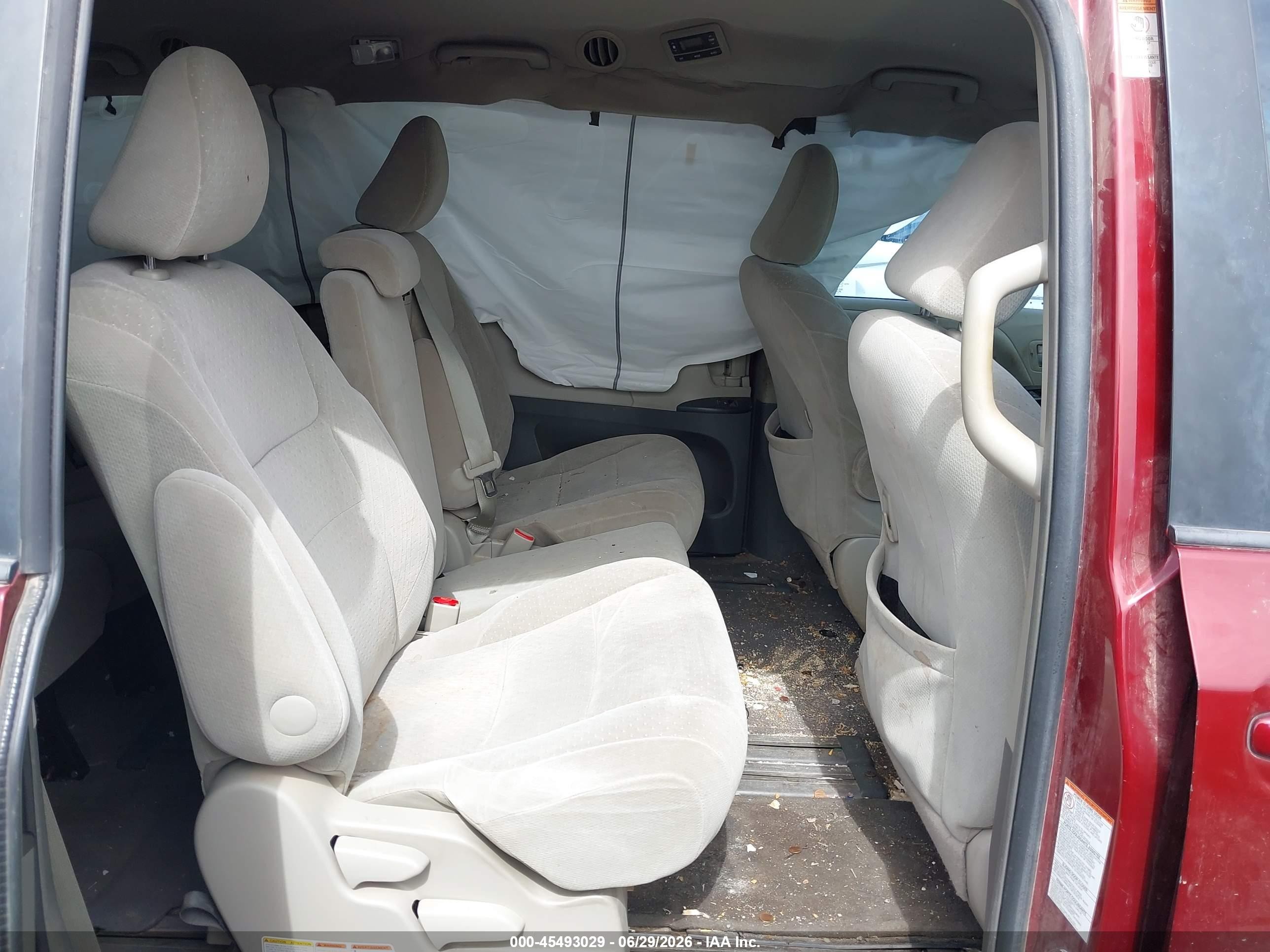 2015 Toyota Sienna Le 8 Passenger Maroon vin: 5TDKK3DC8FS592777