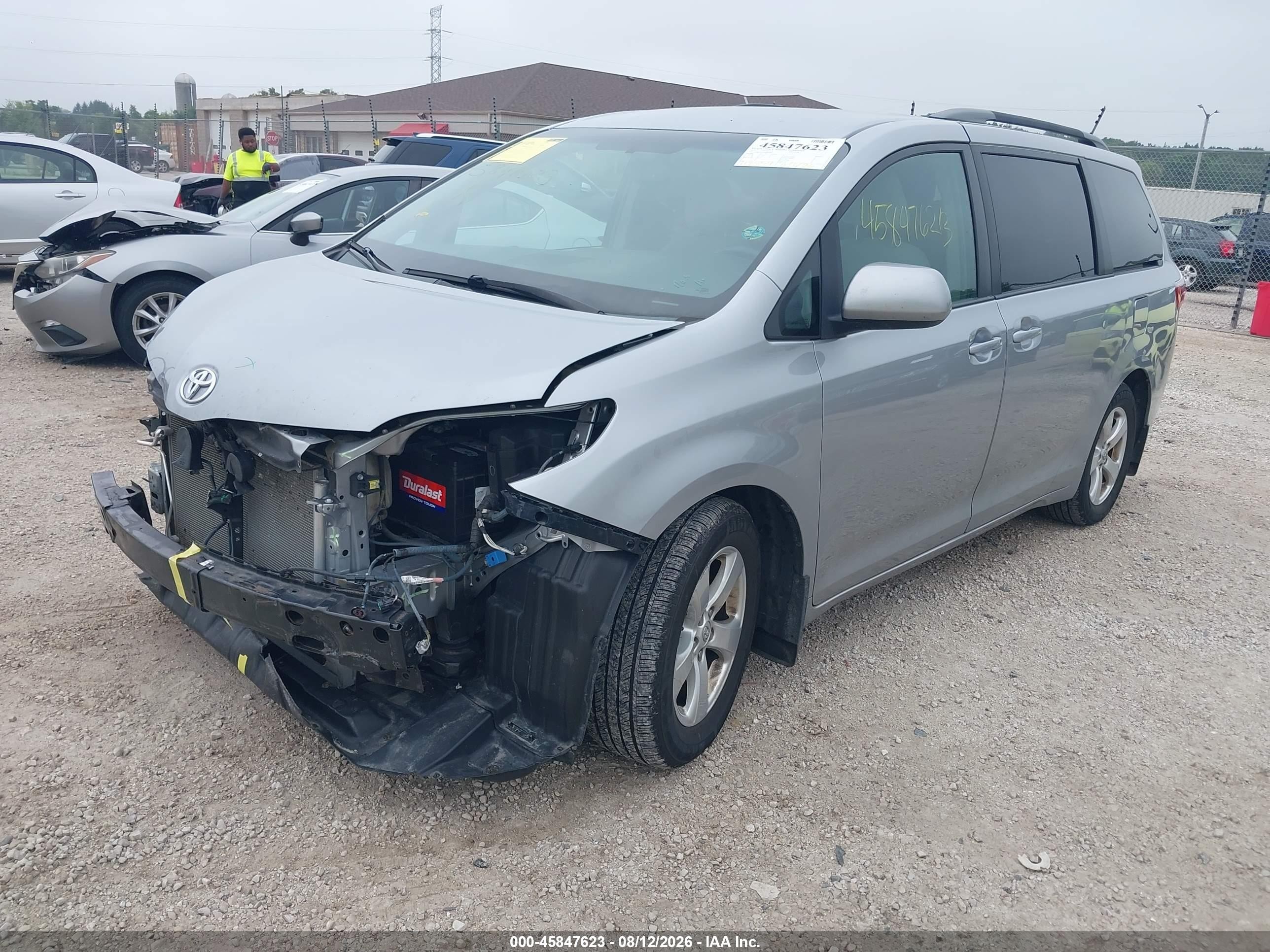 2015 Toyota Sienna Le 8 Passenger Silver vin: 5TDKK3DC8FS602093