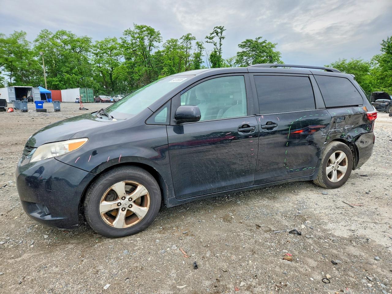 2015 Toyota Sienna Le Black vin: 5TDKK3DC8FS604717