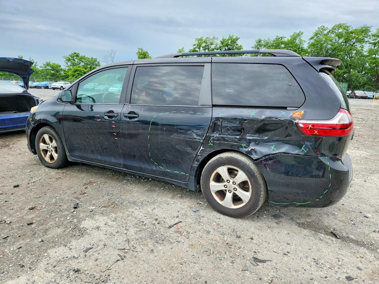 2015 Toyota Sienna Le Black vin: 5TDKK3DC8FS604717