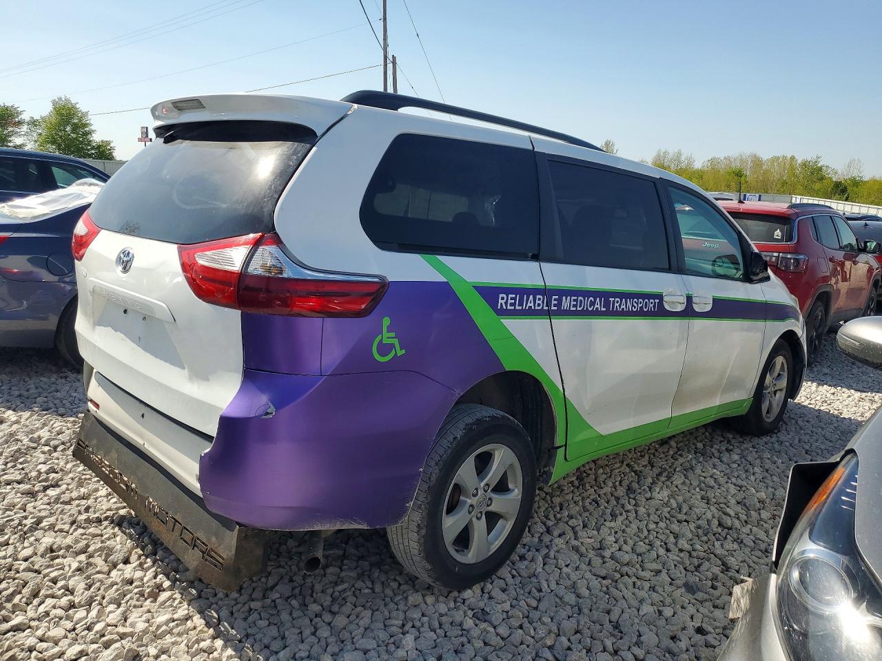 2015 Toyota Sienna Le Белый vin: 5TDKK3DC8FS610047