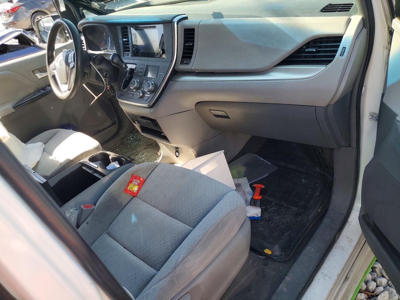 2015 Toyota Sienna Le Белый vin: 5TDKK3DC8FS610047